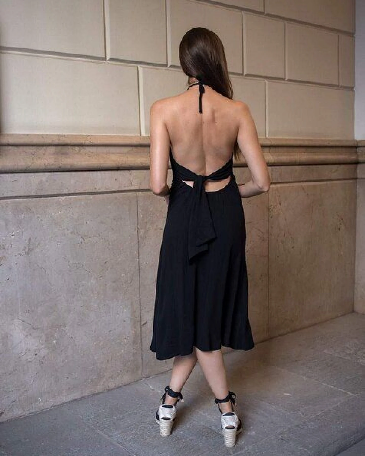 Aatise Rückenfreies Abendkleid Zella 100% EcoVero schwarz – Ansicht 3
