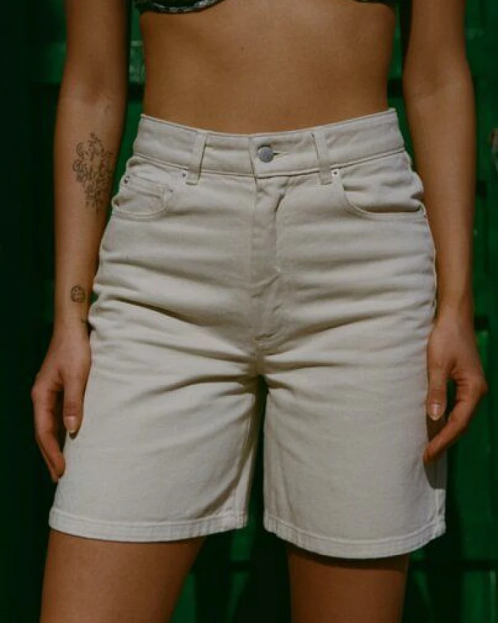 Nénés Shorts Adèle