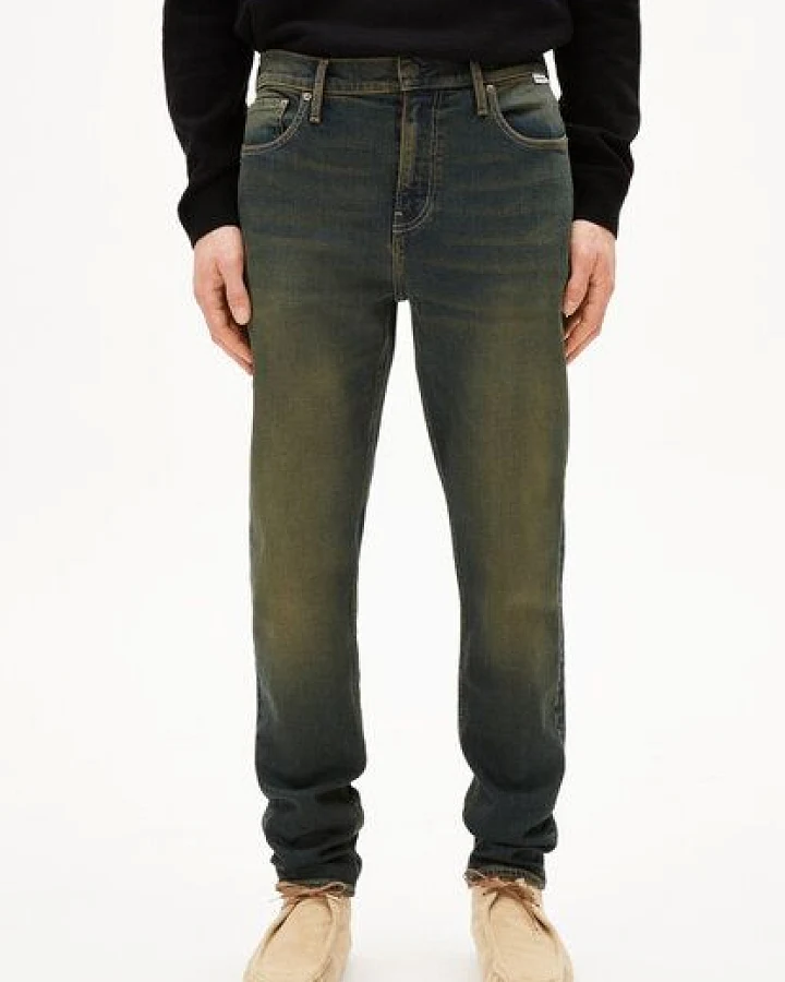 Produktseite: ARMEDANGELS AARJO TARPA Herren Tapered Leg Mid Waist aus recyceltem Baumwoll Mix