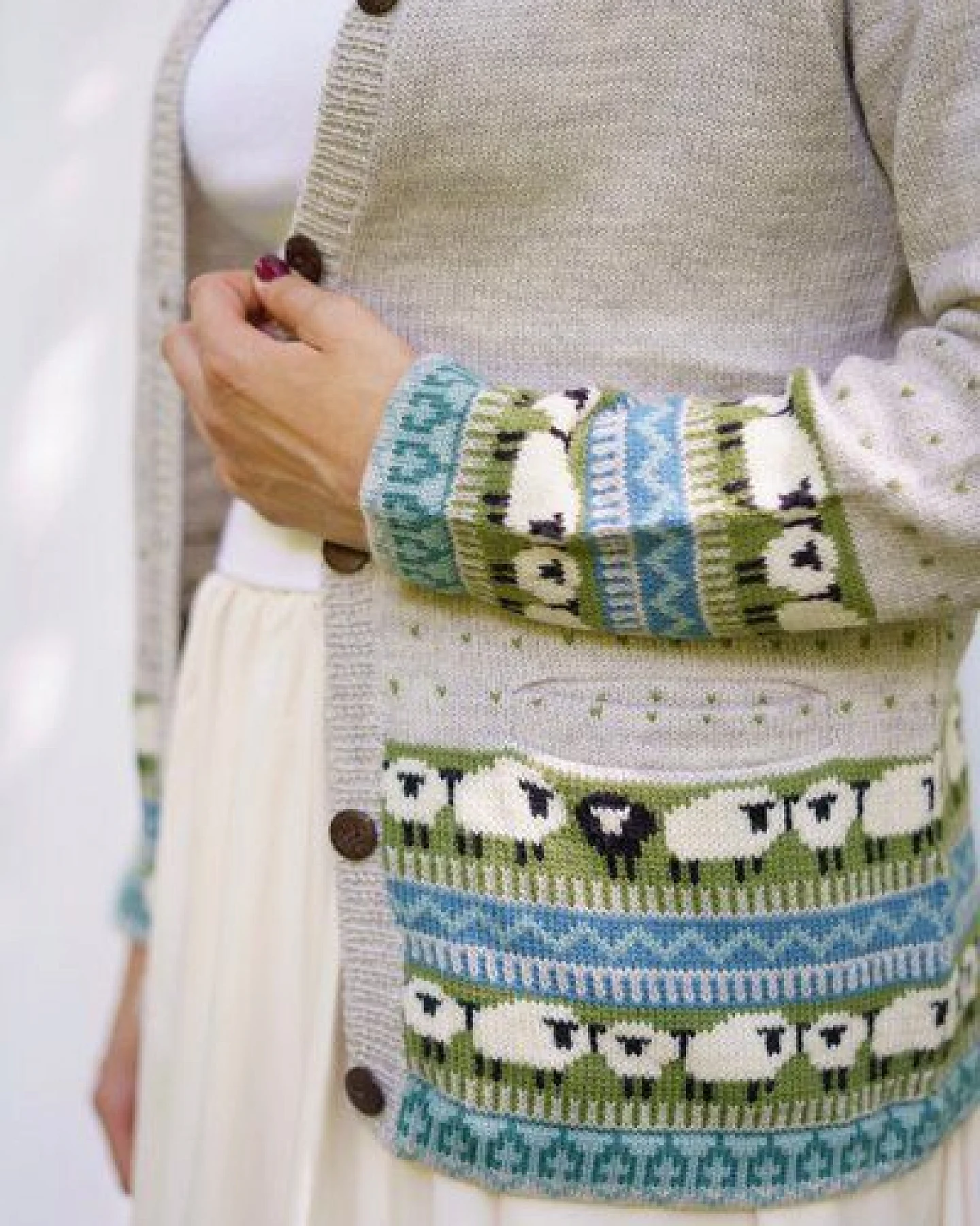 Haus of Namaste Fair Isle Cardigan aus 100% Lammwolle – Ansicht 3