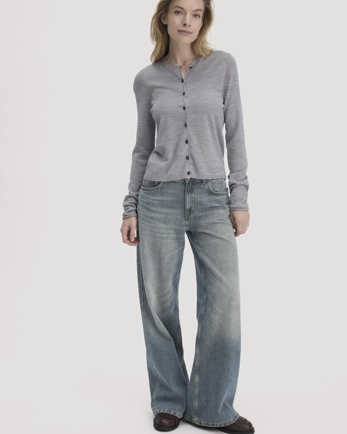 hessnatur Damen Strick Jacke Regular aus Bio-Merinowolle - grau - Größe XXL – Ansicht 2