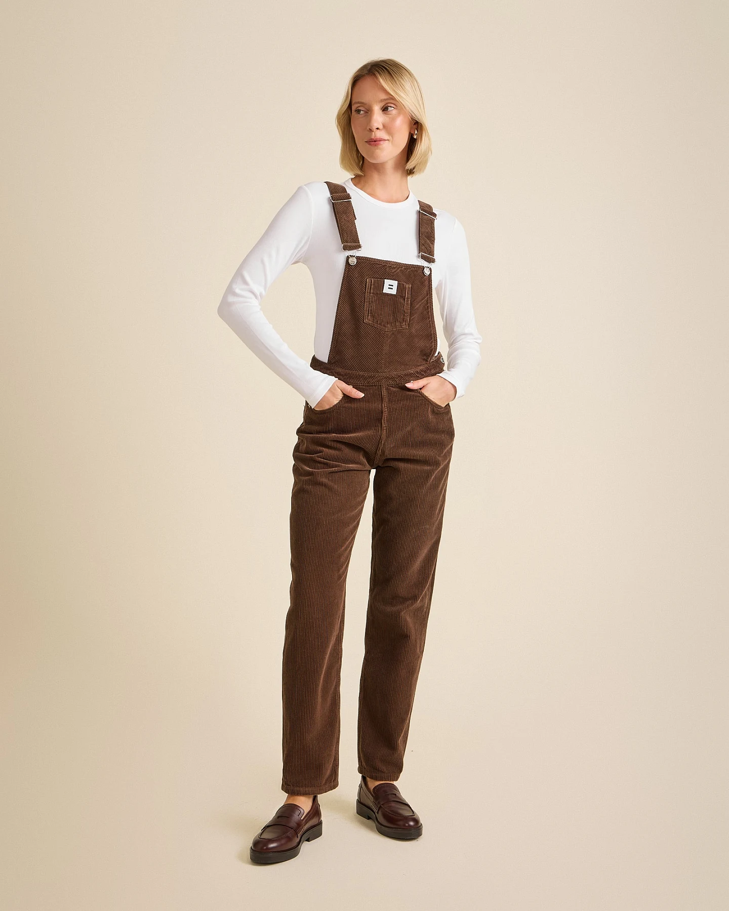 Côtelé Damen vegan Latzhose Aus Cord Modell Mom Schokoladenbraun – Ansicht 2