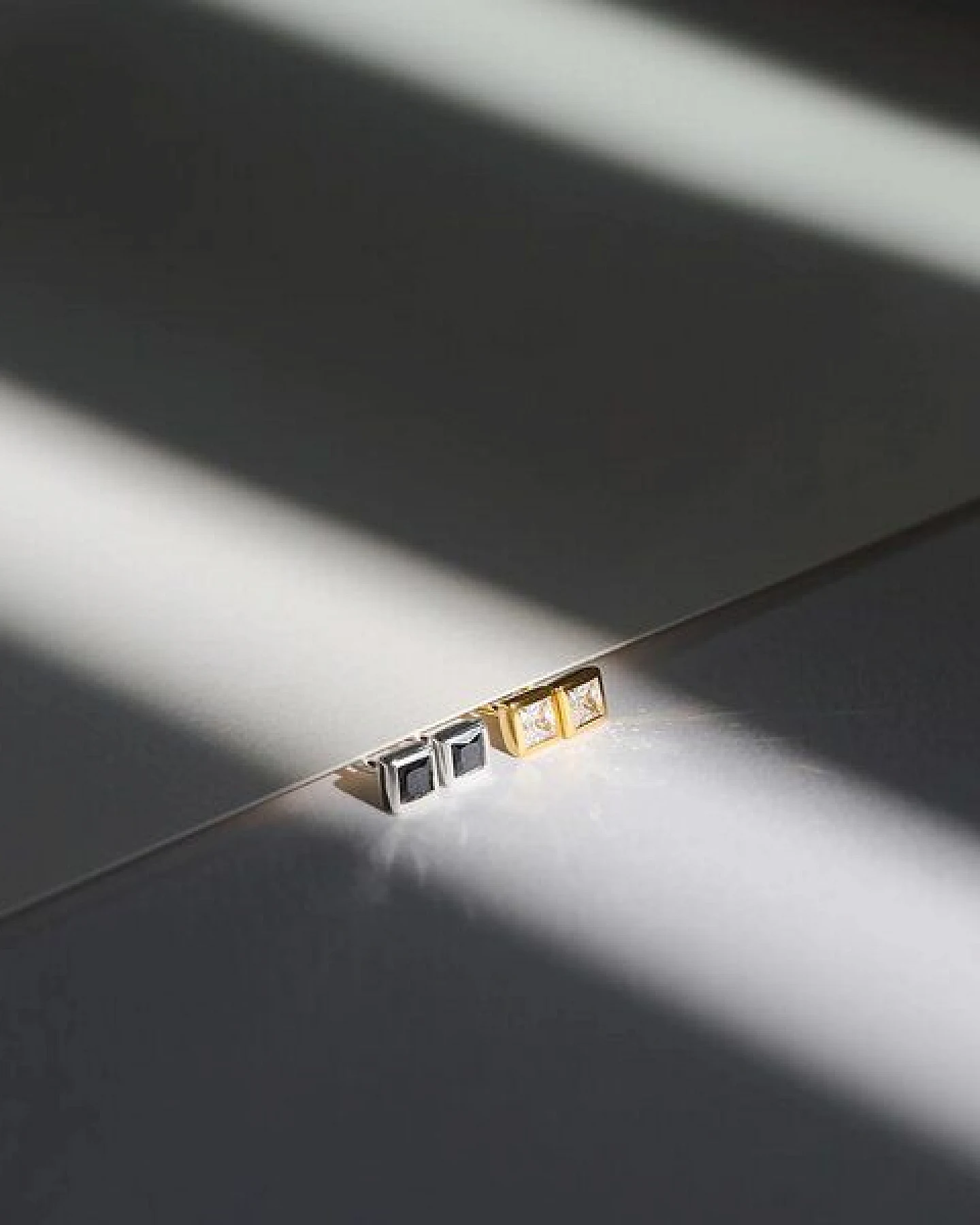 fejn jewelry Ohrstecker 'black square' - mit schwarzem Zirkonia – Ansicht 2