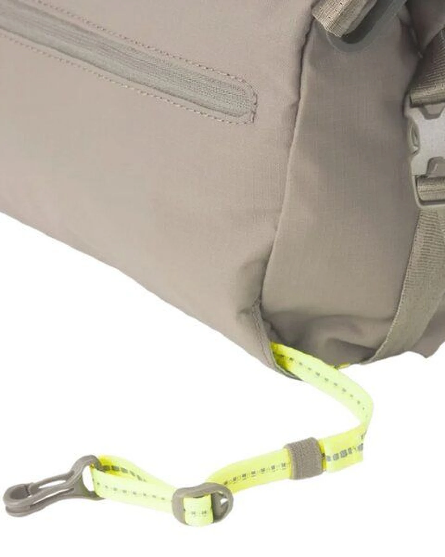 pinqponq Umhängetasche - Aksel - aus recyceltem Nylon – Ansicht 3