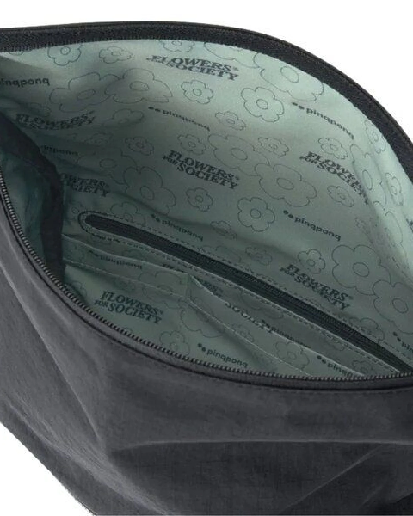 pinqponq Umhängetasche - Aksel - aus recyceltem Nylon – Ansicht 3