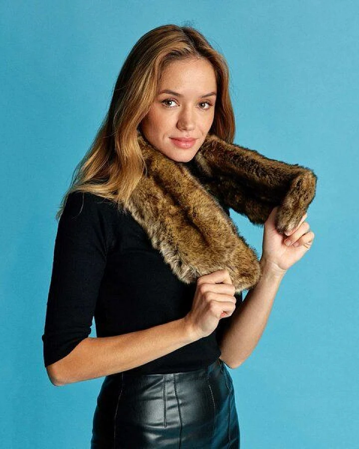 Ashoka Paris Schal Joséphine aus veganem Kunstpelz Bernstein-Düne