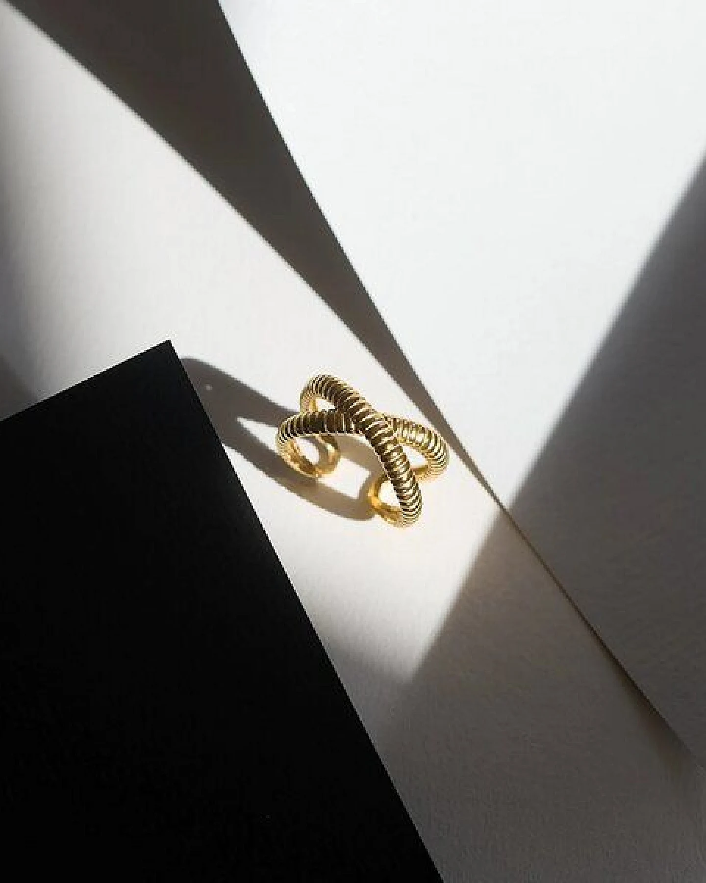 fejn jewelry Ring 'riffle cross' - offen und geriffelt – Ansicht 2