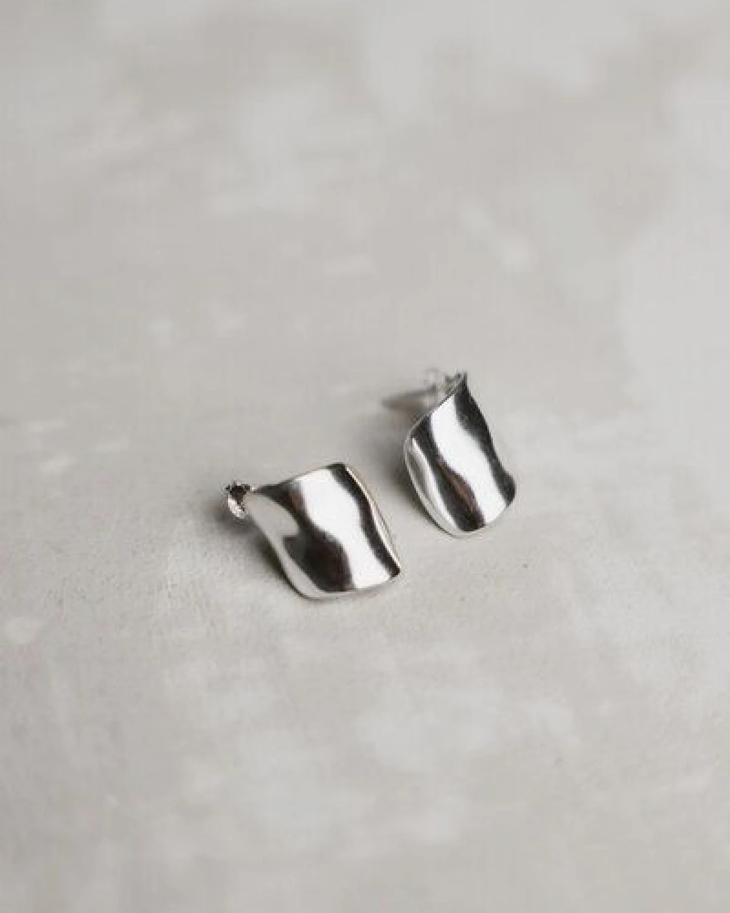 Jyoti - Fair Works Ohrstecker Boondee Messing/ Silber – Ansicht 2