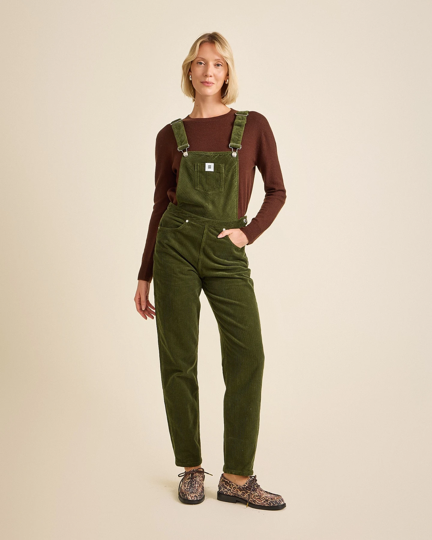 Côtelé Damen vegan Latzhose Aus Cord Modell Mom Olivgrün – Ansicht 2