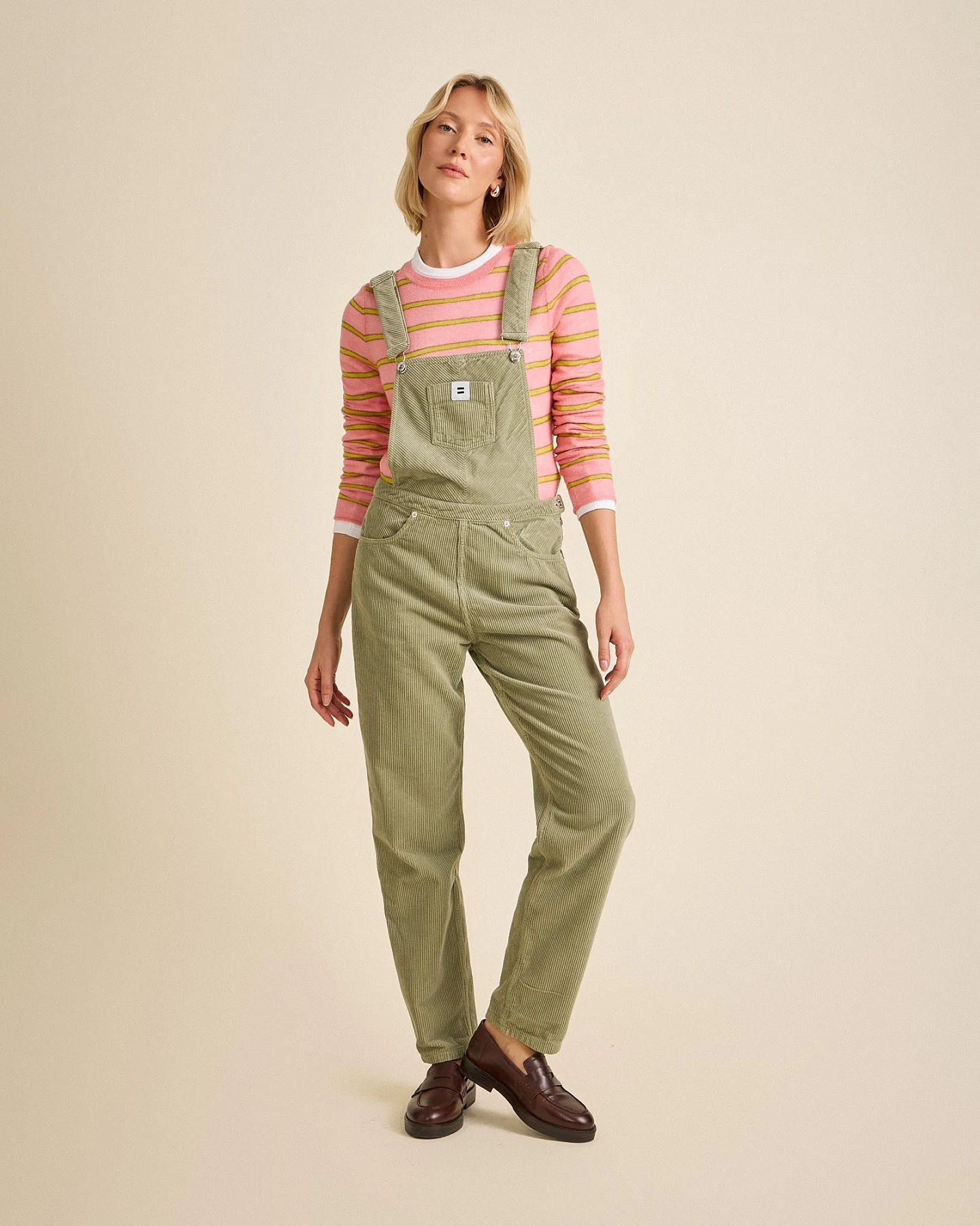Côtelé Damen vegan Latzhose Aus Cord Mom Schnitt Salbeigrün – Ansicht 2