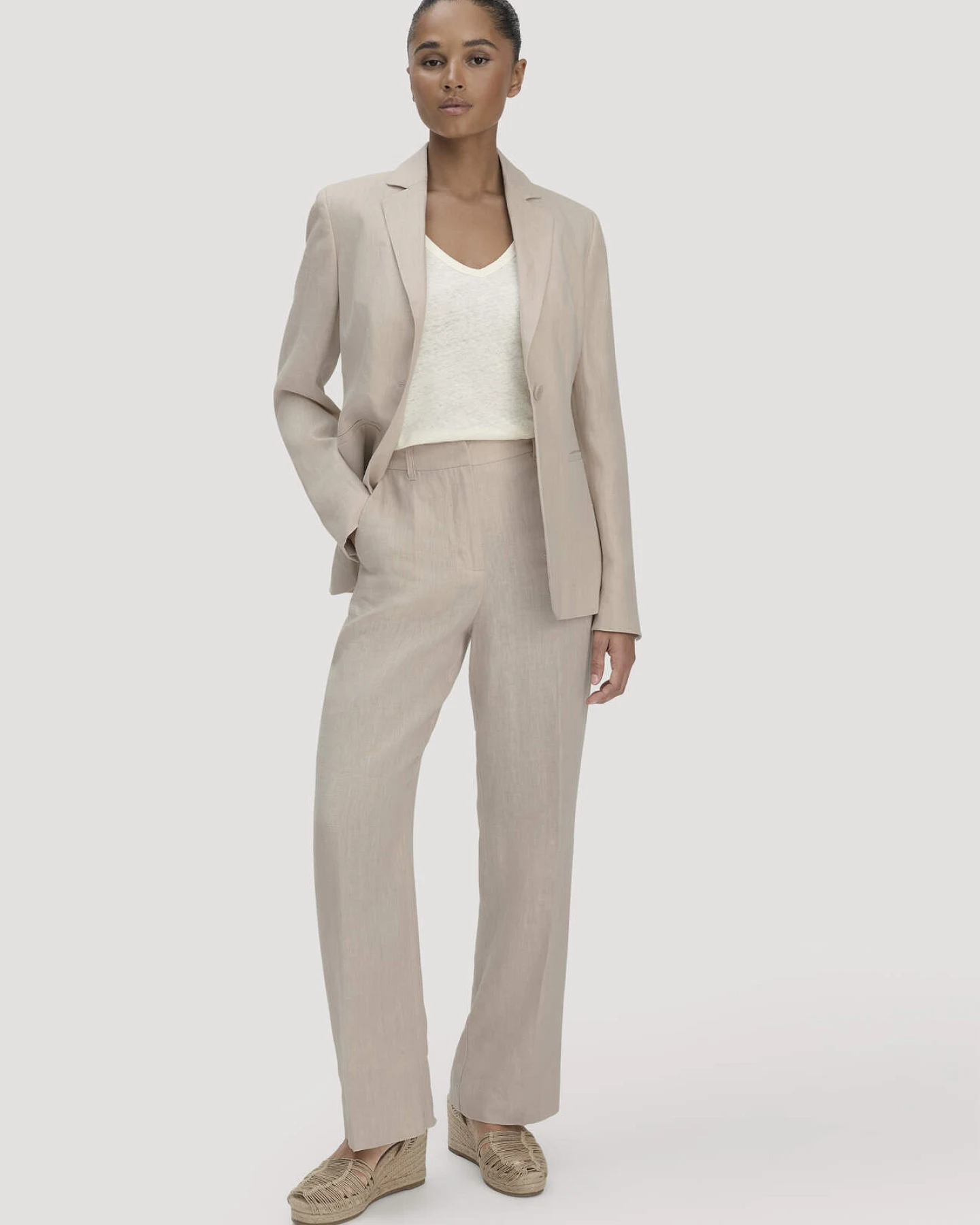 hessnatur Damen Blazer Regular aus Leinen - beige - Größe 42 – Ansicht 2