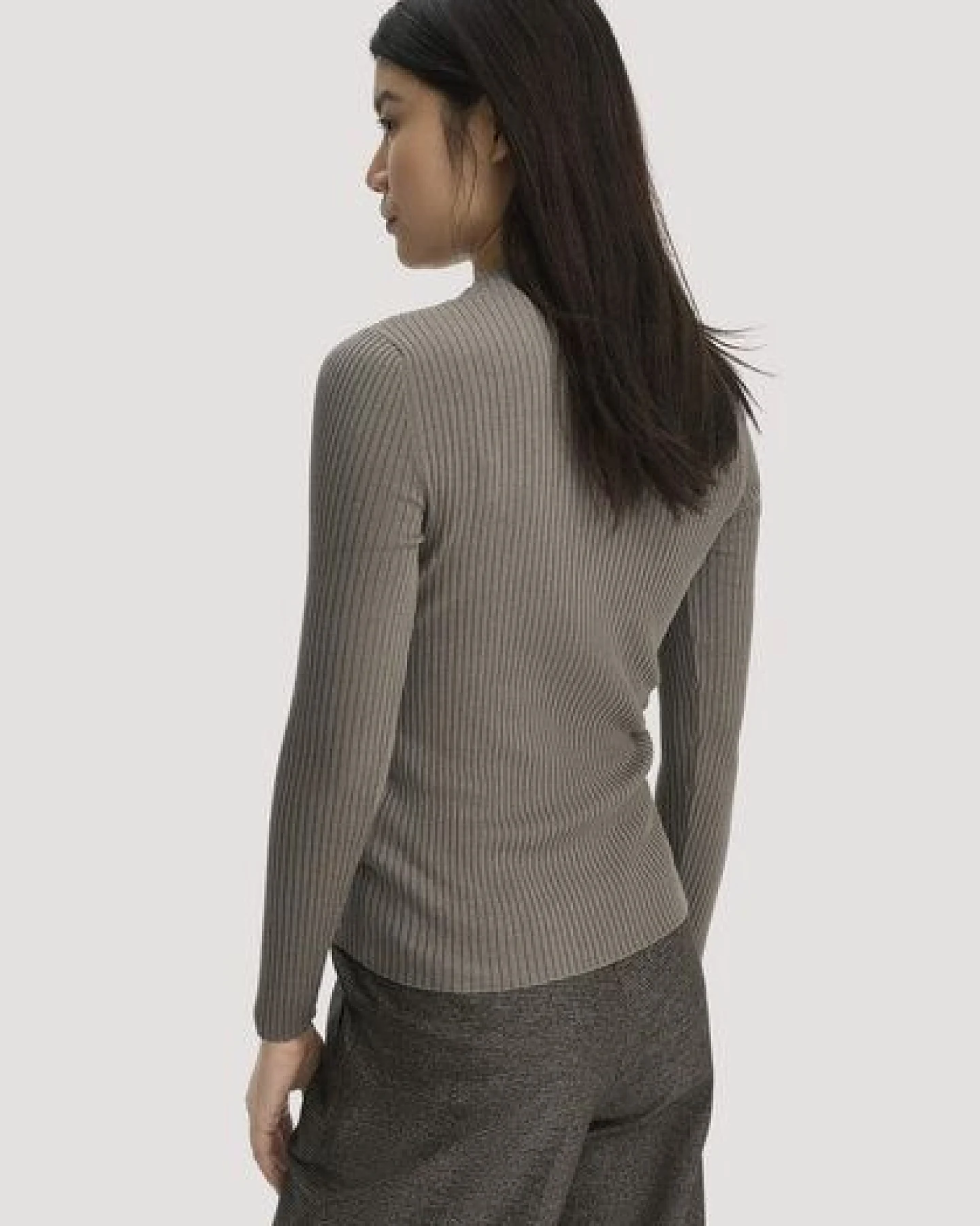 hessnatur Strick Pullover Fitted aus TENCEL Lyocell mit Bio-Baumwolle – Ansicht 2