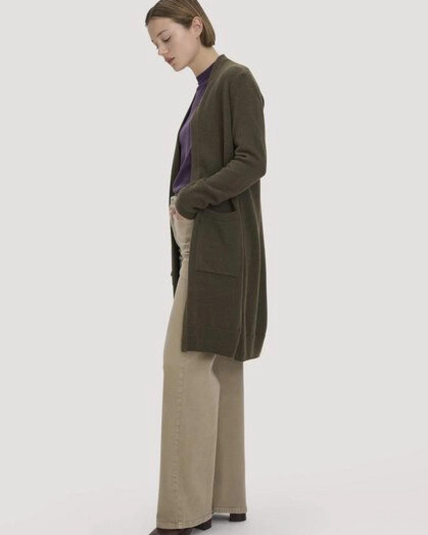 hessnatur Strick Jacke Relaxed aus Bio-Schurwolle mit Bio-Baumwolle – Ansicht 2