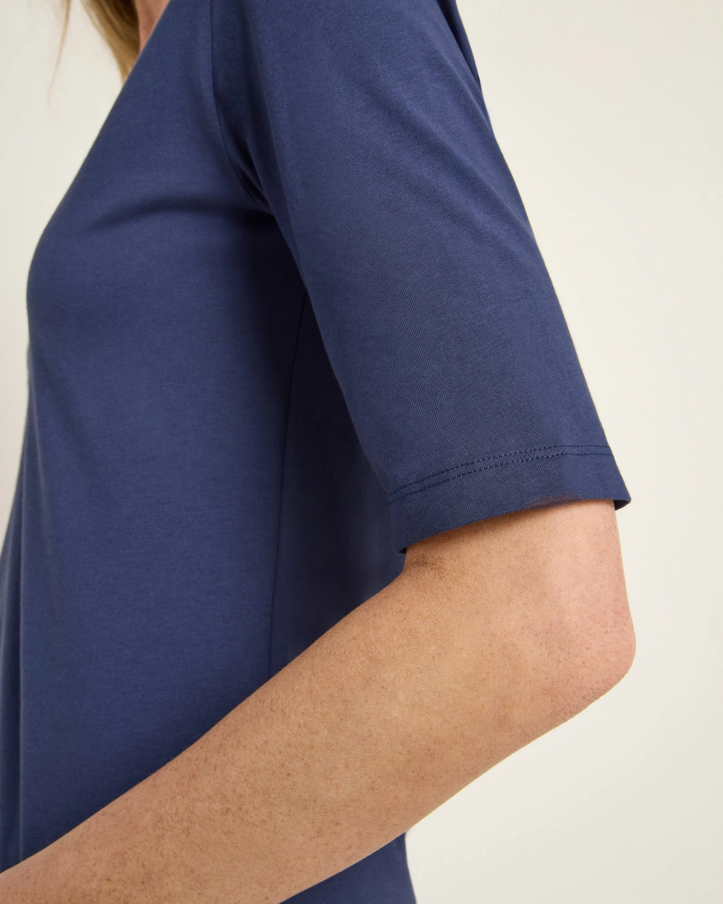 Halbarmshirt mit V-Ausschnitt (GOTS) – Ansicht 4