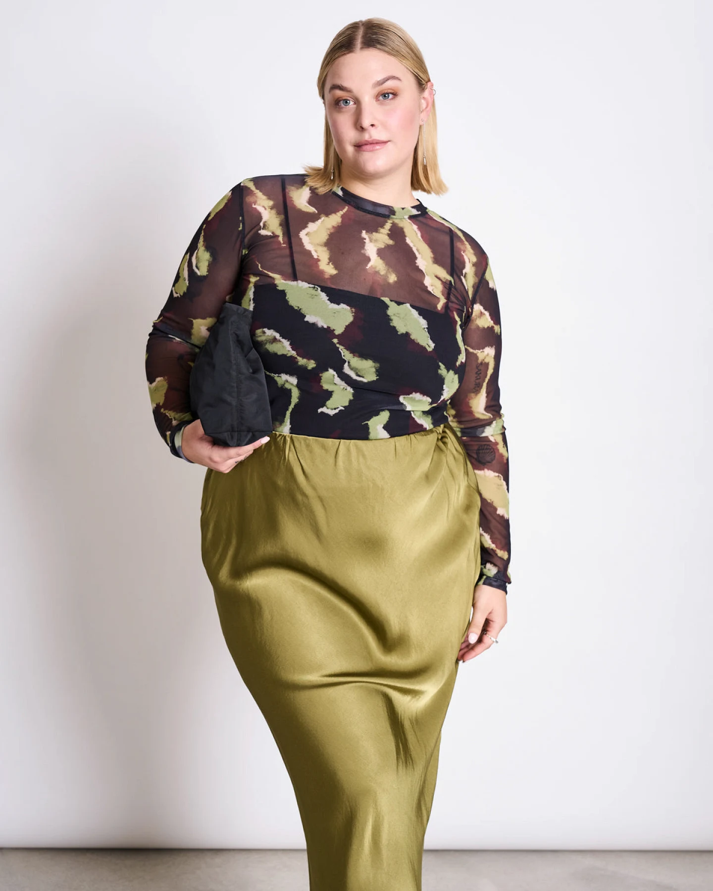 JAN N JUNE Damen vegan Mesh Longsleeve Dora Mossfire Grün – Ansicht 2