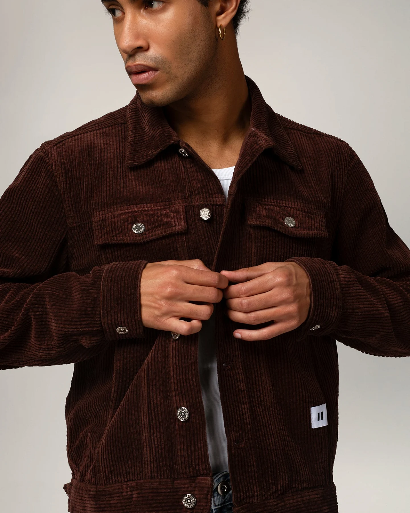 Côtelé Herren vegan Trucker Jacke Jim Schokoladenbraun – Ansicht 2