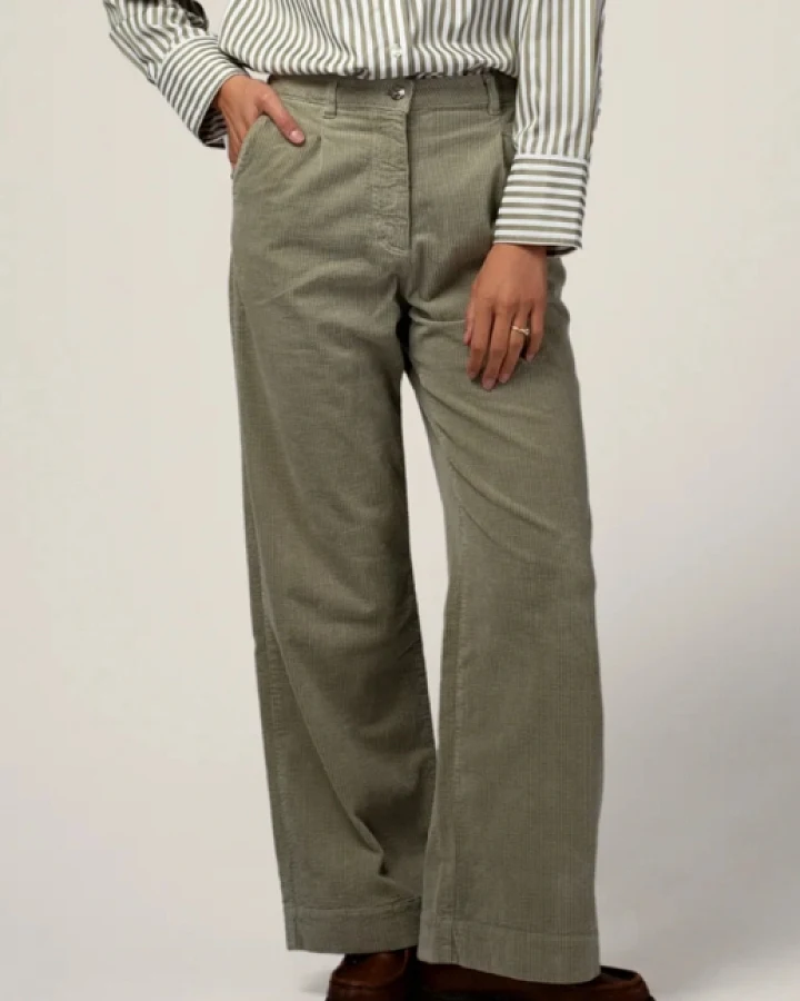 Côtelé Damen vegan Plisseehose In Salbeigrün