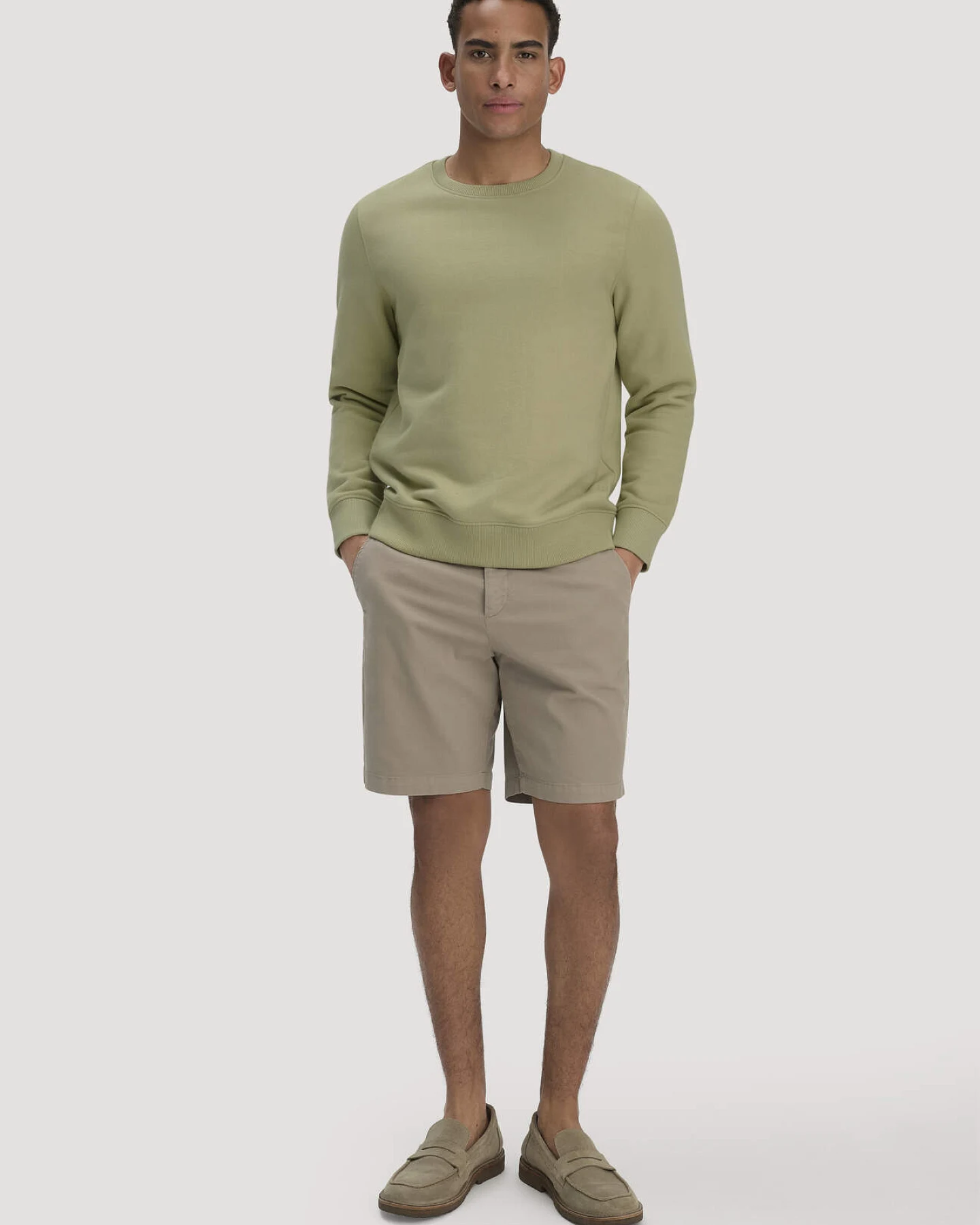 hessnatur Herren Sweatshirt Regular BETTERRECYCLING aus Bio-Baumwolle - grün - Größe L – Ansicht 2