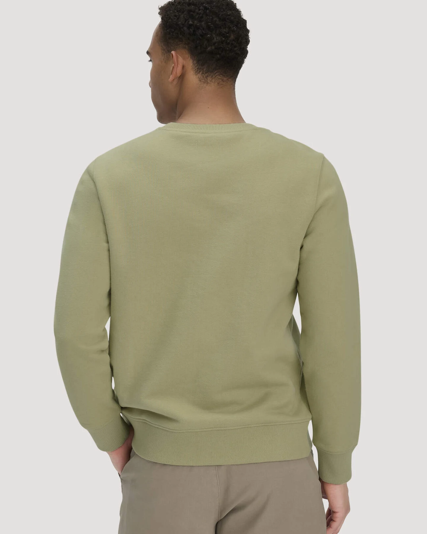 hessnatur Herren Sweatshirt Regular BETTERRECYCLING aus Bio-Baumwolle - grün - Größe L – Ansicht 3