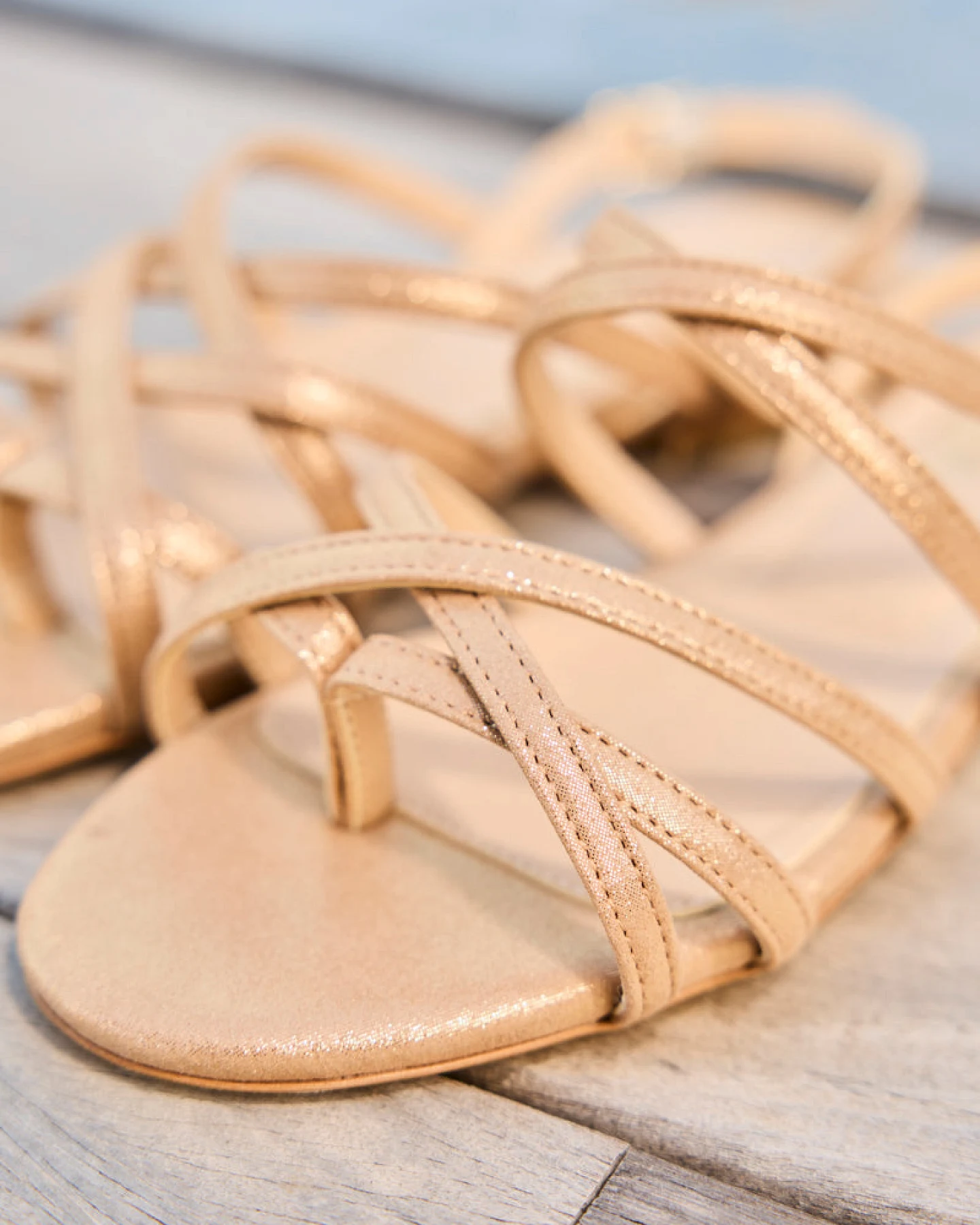 Minuit Sur Terre Damen vegan Flache Sandalen Vizzavona Gold – Ansicht 2