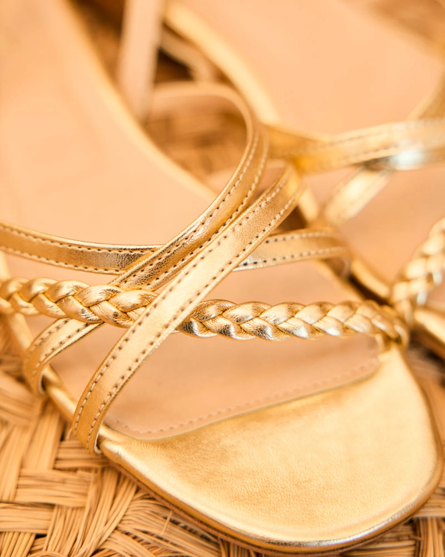 Minuit Sur Terre Damen vegan Flache Sandalen Taravo Gold – Ansicht 2