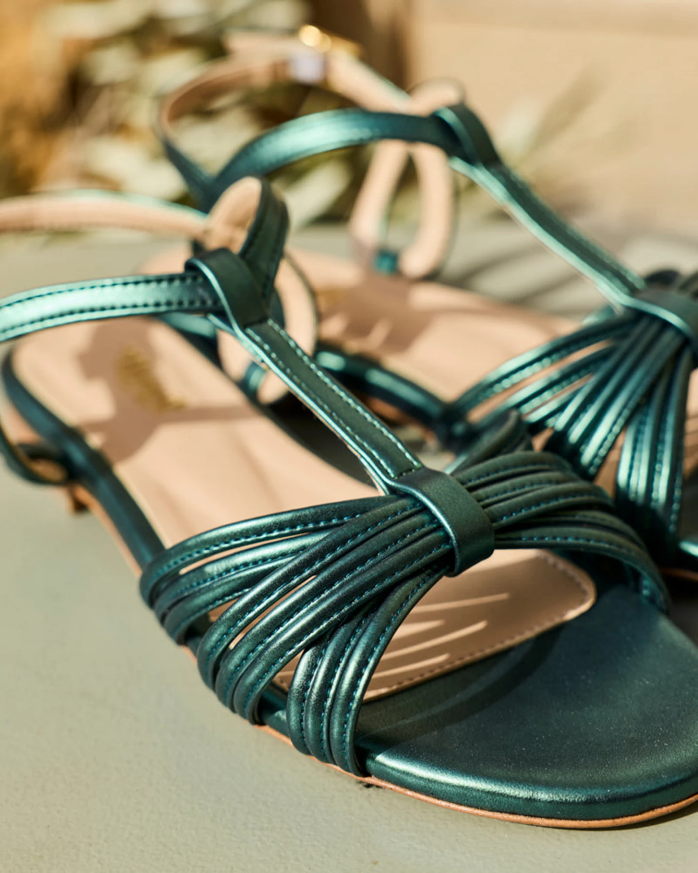Minuit Sur Terre Damen vegan Flache Sandalen Verveine Vert Provence In Grün – Ansicht 2