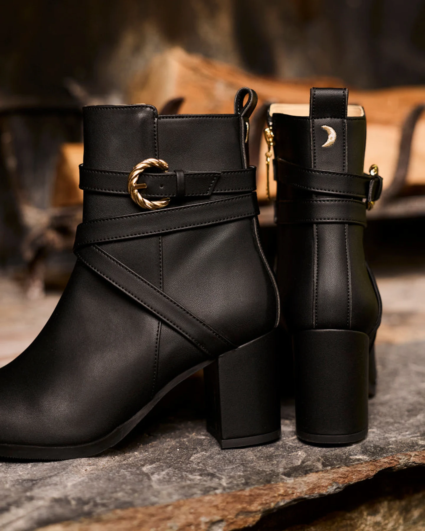 Minuit Sur Terre Damen vegan Stiefel Relief In Schwarz – Ansicht 2