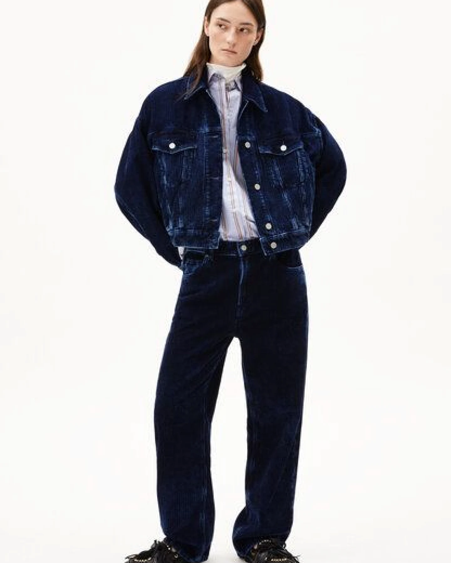 ARMEDANGELS PAASITHE INDIGO CORD Damen Cordjacke aus Bio-Baumwolle – Ansicht 4