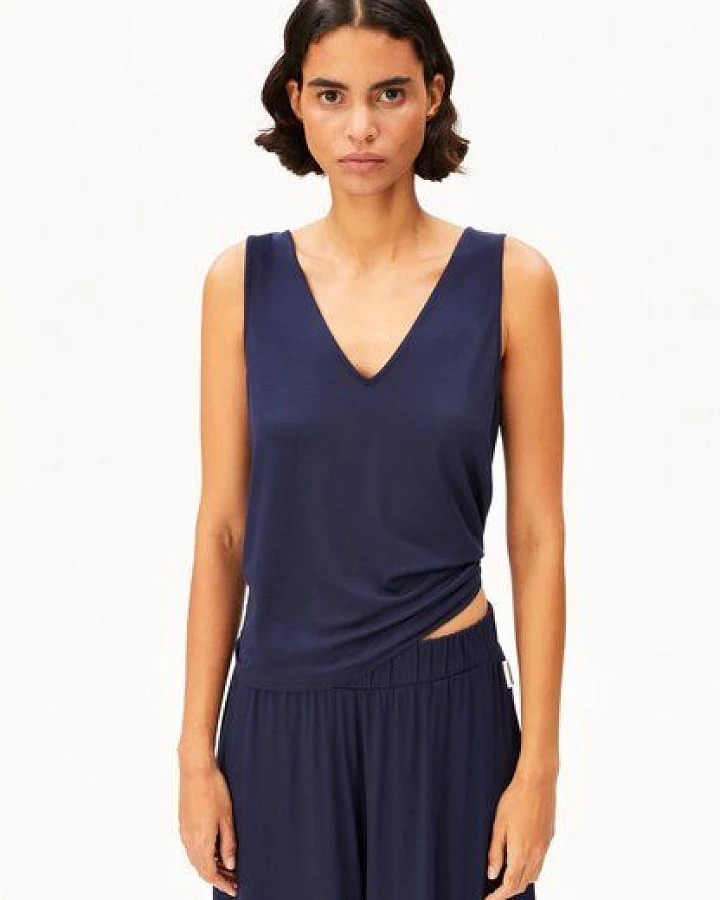 Produktseite: ARMEDANGELS V-NECK Damen LENZING ECOVERO Viskose Mix