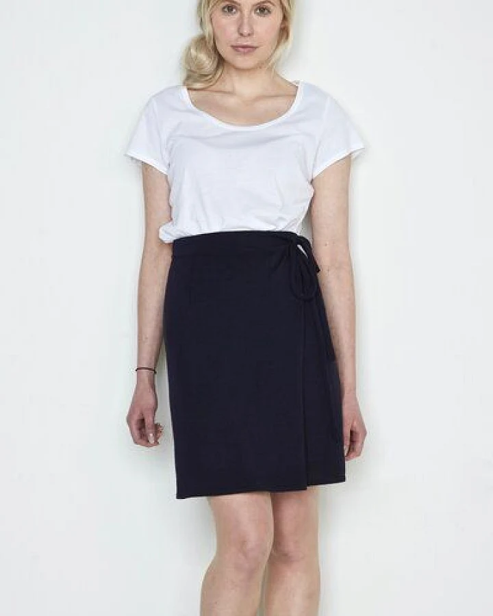 Susan's Fashion dunkelblauer Wickelrock Cara aus Biomerinowolle