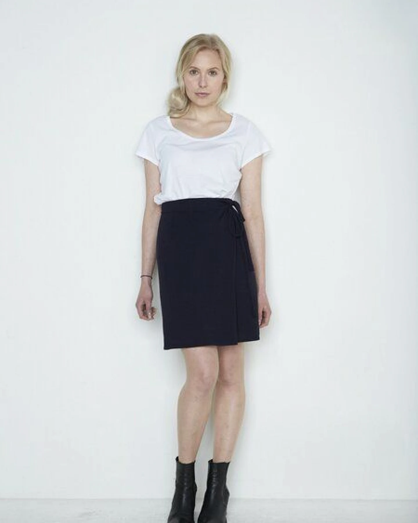 Susan's Fashion dunkelblauer Wickelrock Cara aus Biomerinowolle – Ansicht 2