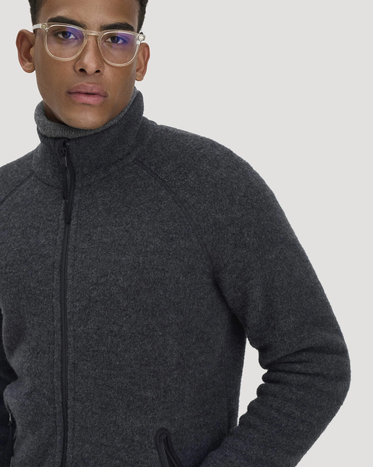 hessnatur Herren Wollfleece Jacke Regular aus Bio-Merinowolle - grau - Größe 46 – Ansicht 4