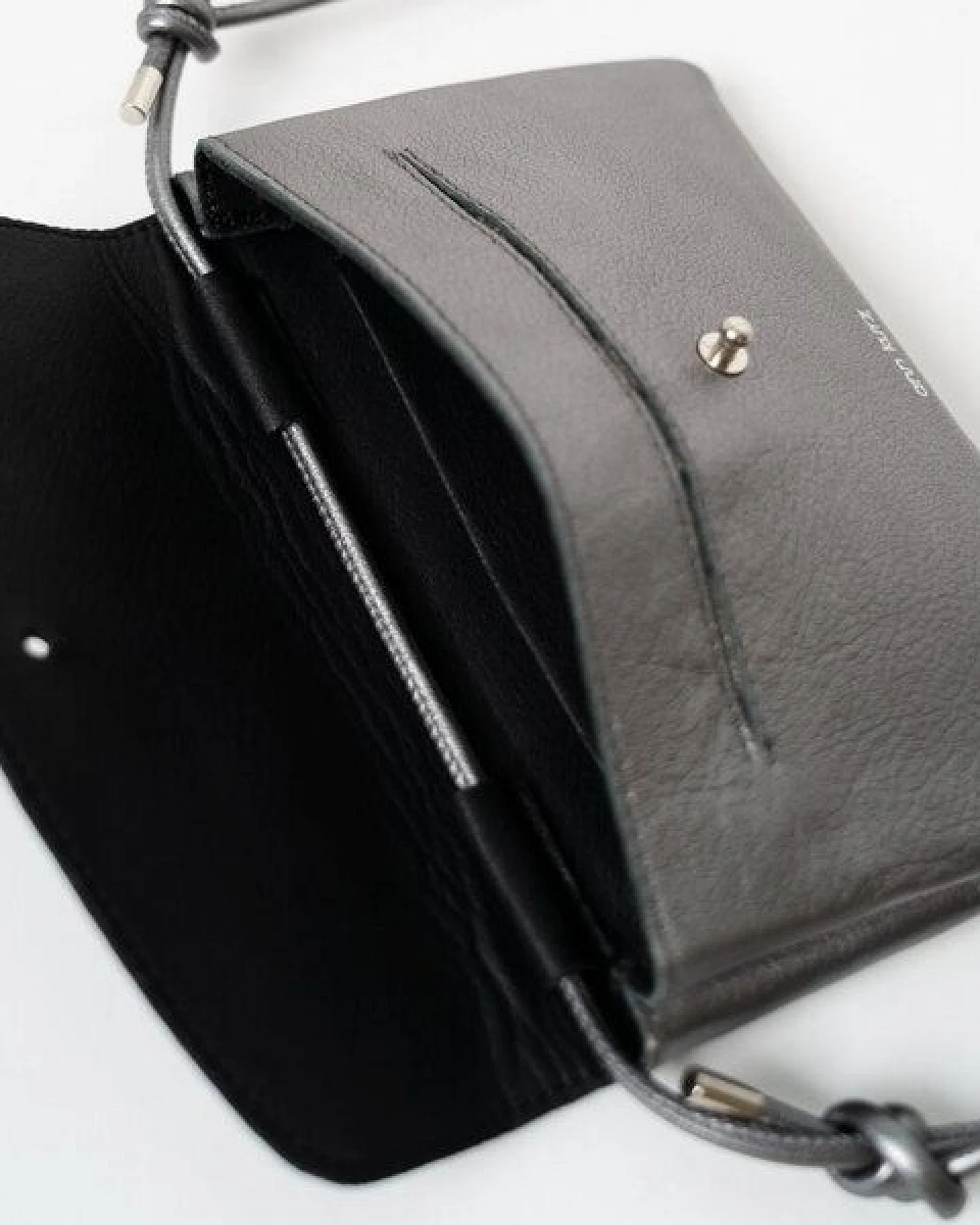 ann kurz Mini Cute Clutch – kleine Clutch aus Metallic-Leder – Ansicht 3