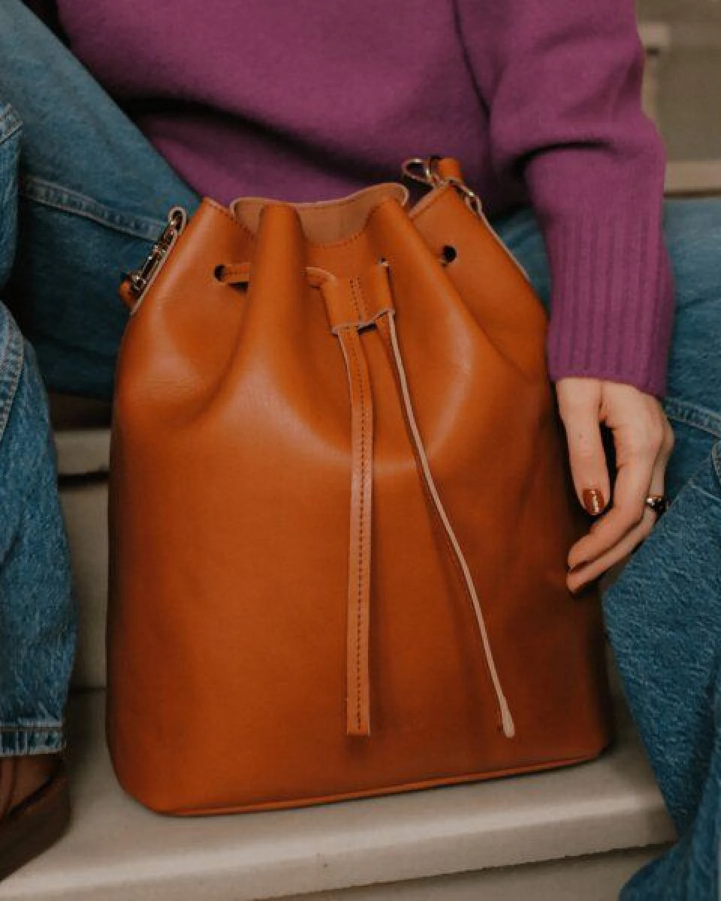 ann kurz Saku – Beuteltasche und Rucksack aus Leder – Ansicht 2