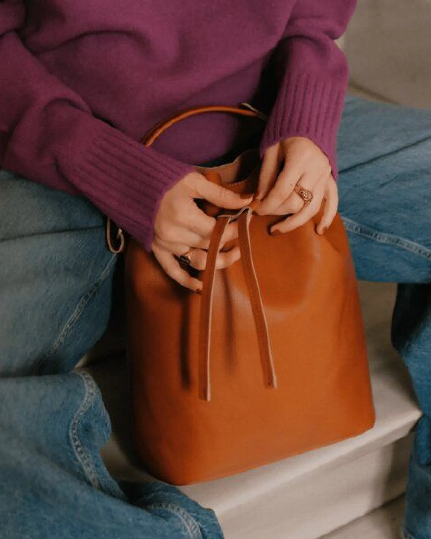 ann kurz Saku – Beuteltasche und Rucksack aus Leder – Ansicht 3