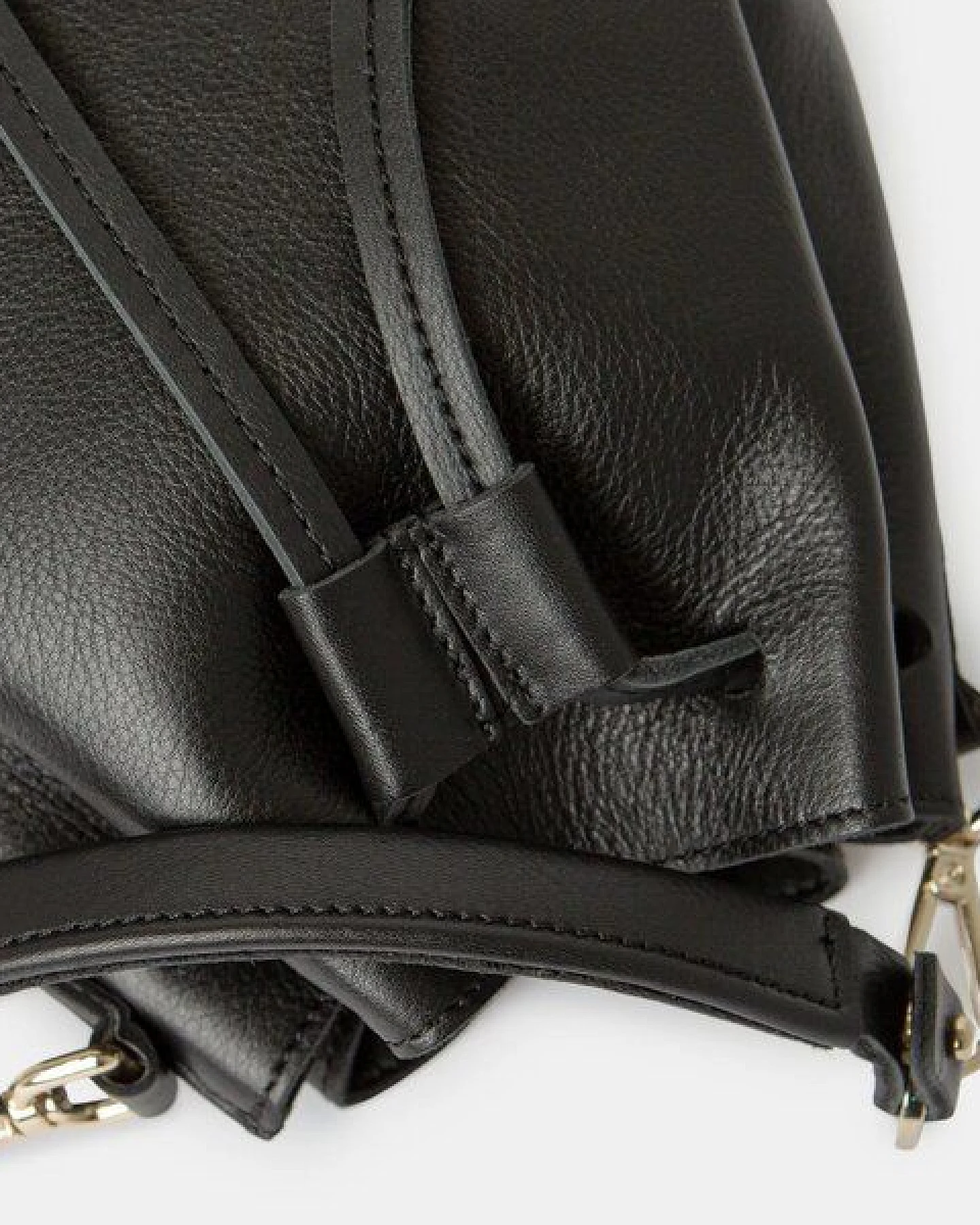 ann kurz Saku – Beuteltasche und Rucksack aus Leder – Ansicht 2