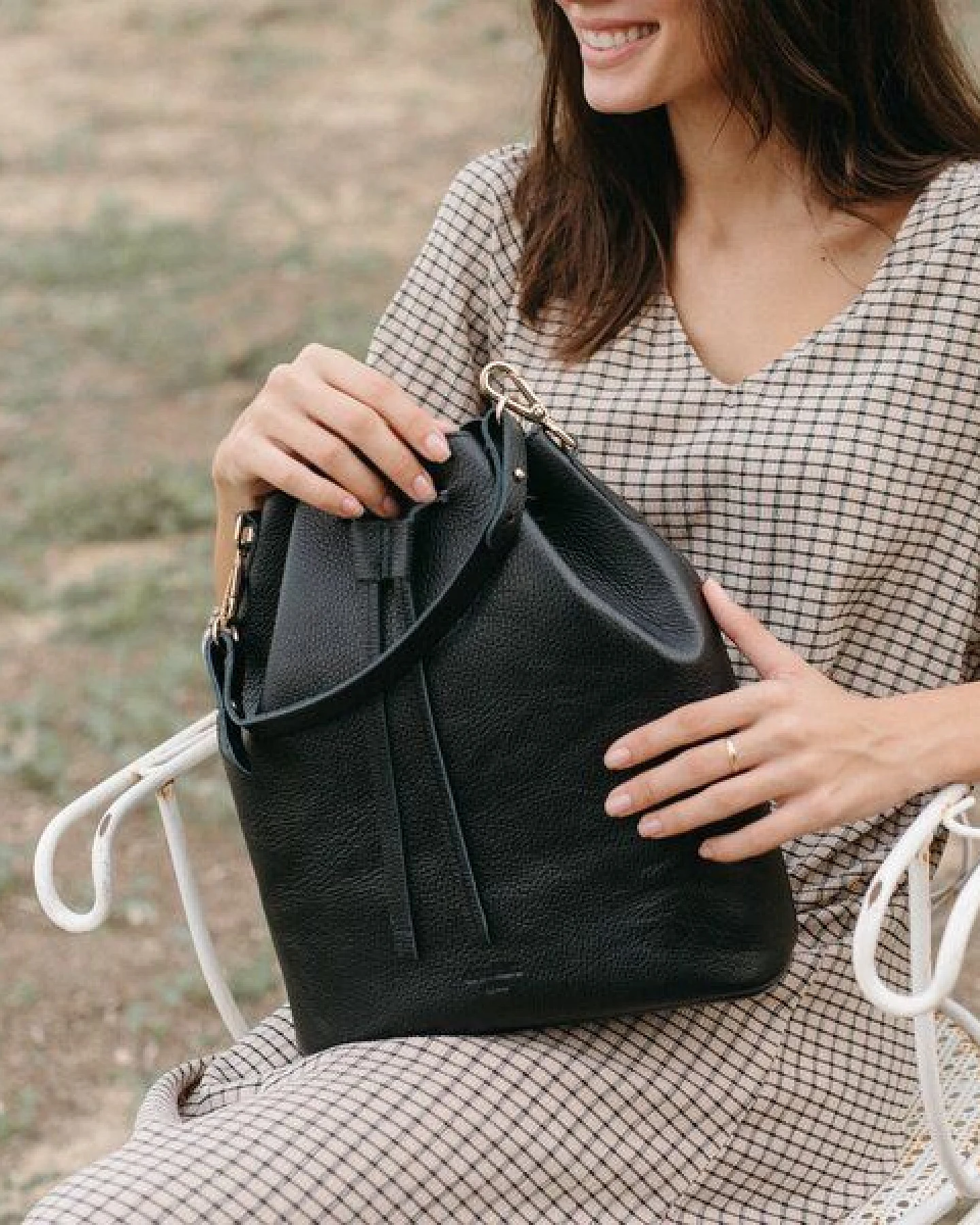 ann kurz Saku – Beuteltasche und Rucksack aus Leder – Ansicht 3
