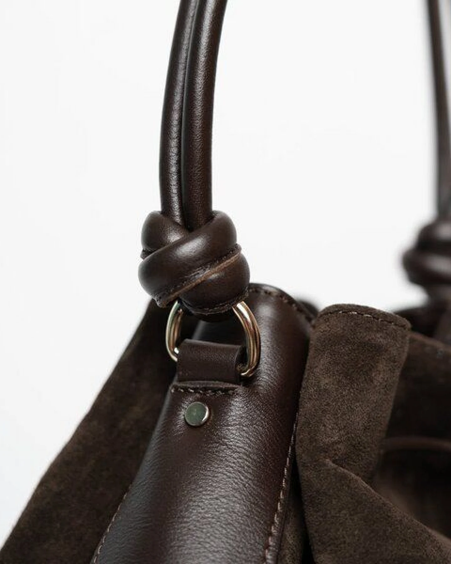 ann kurz Tall Saku – große Beuteltasche und Rucksack aus Leder – Ansicht 3