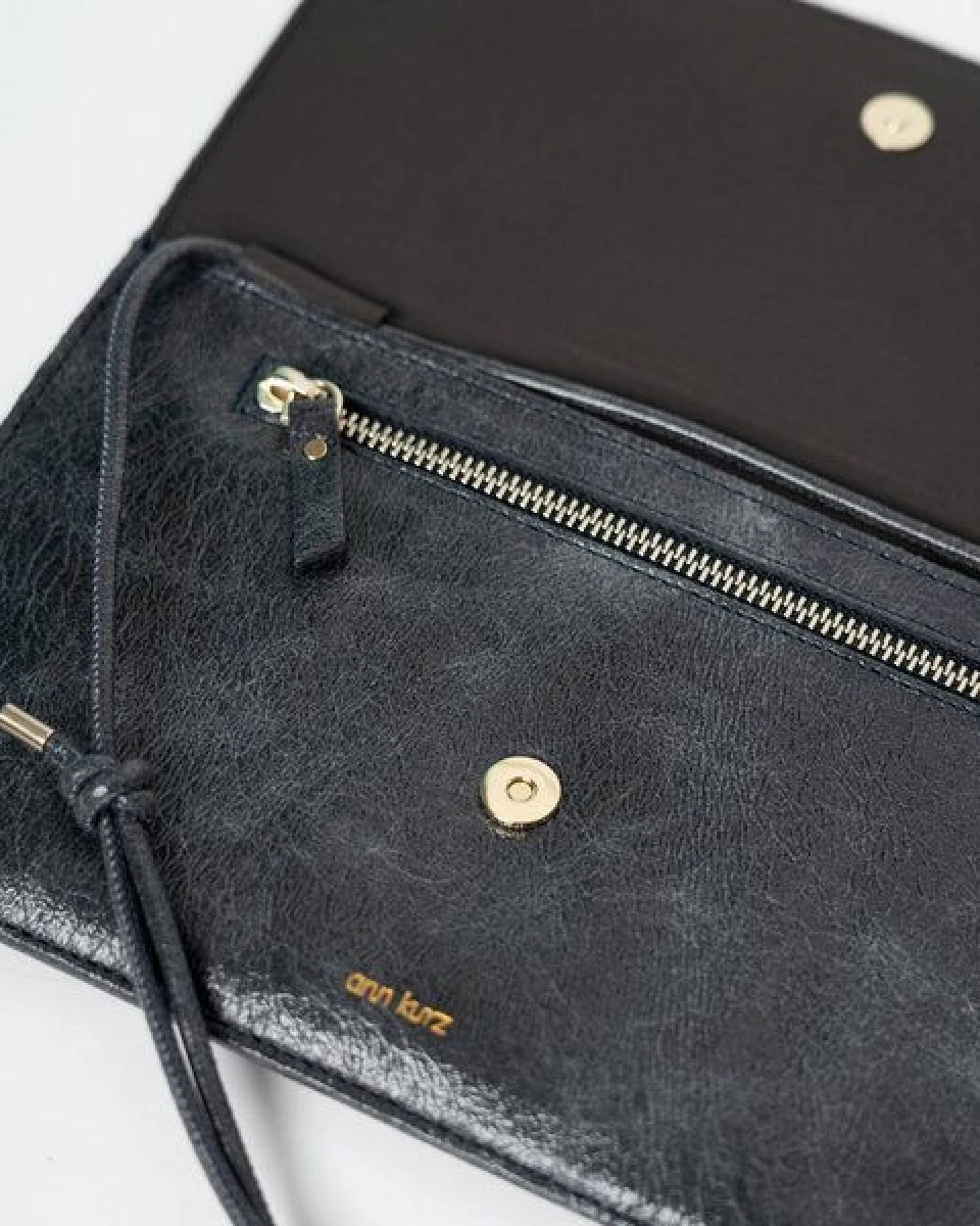ann kurz Thin Clutch – flache Clutch aus Leder – Ansicht 2