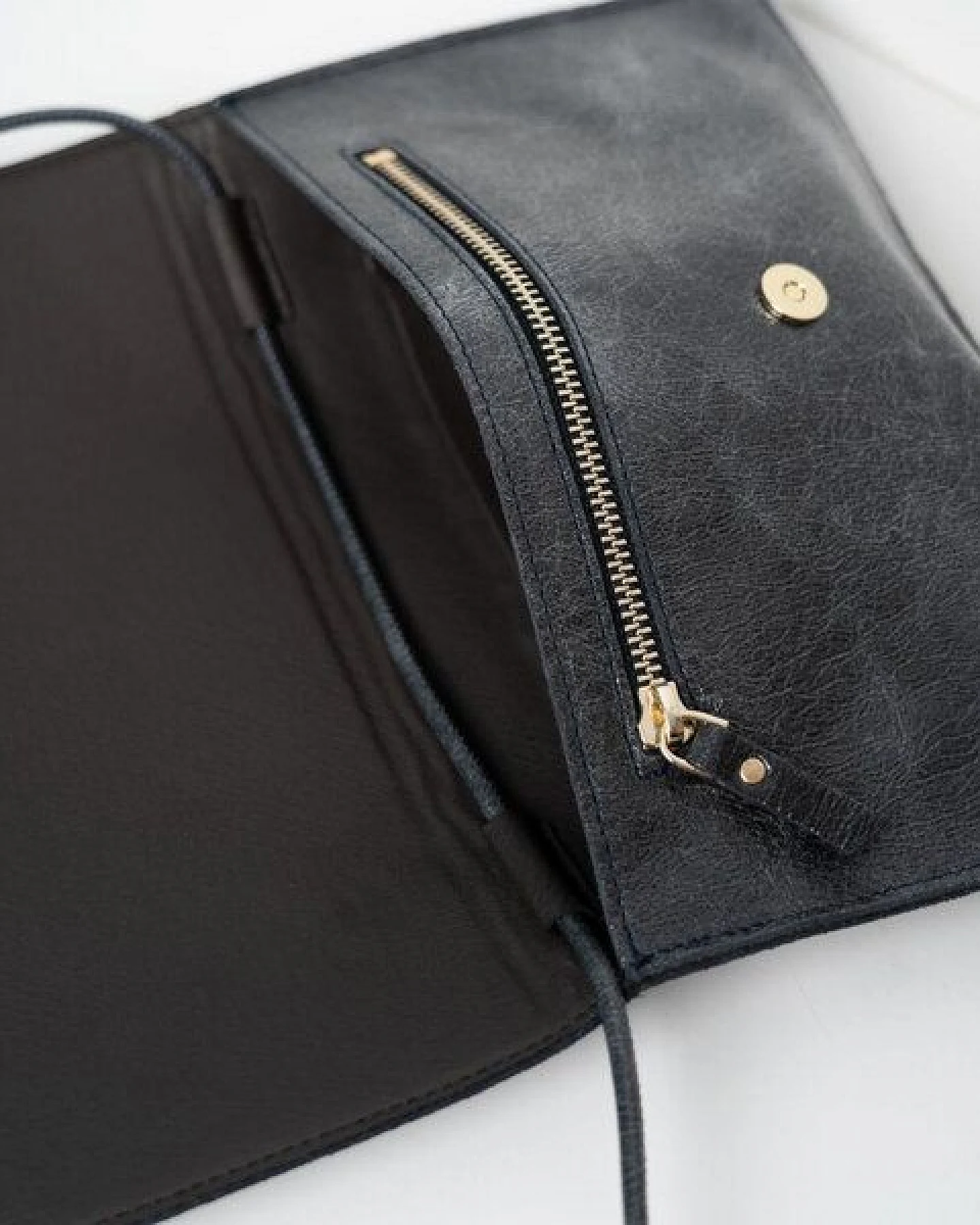 ann kurz Thin Clutch – flache Clutch aus Leder – Ansicht 3