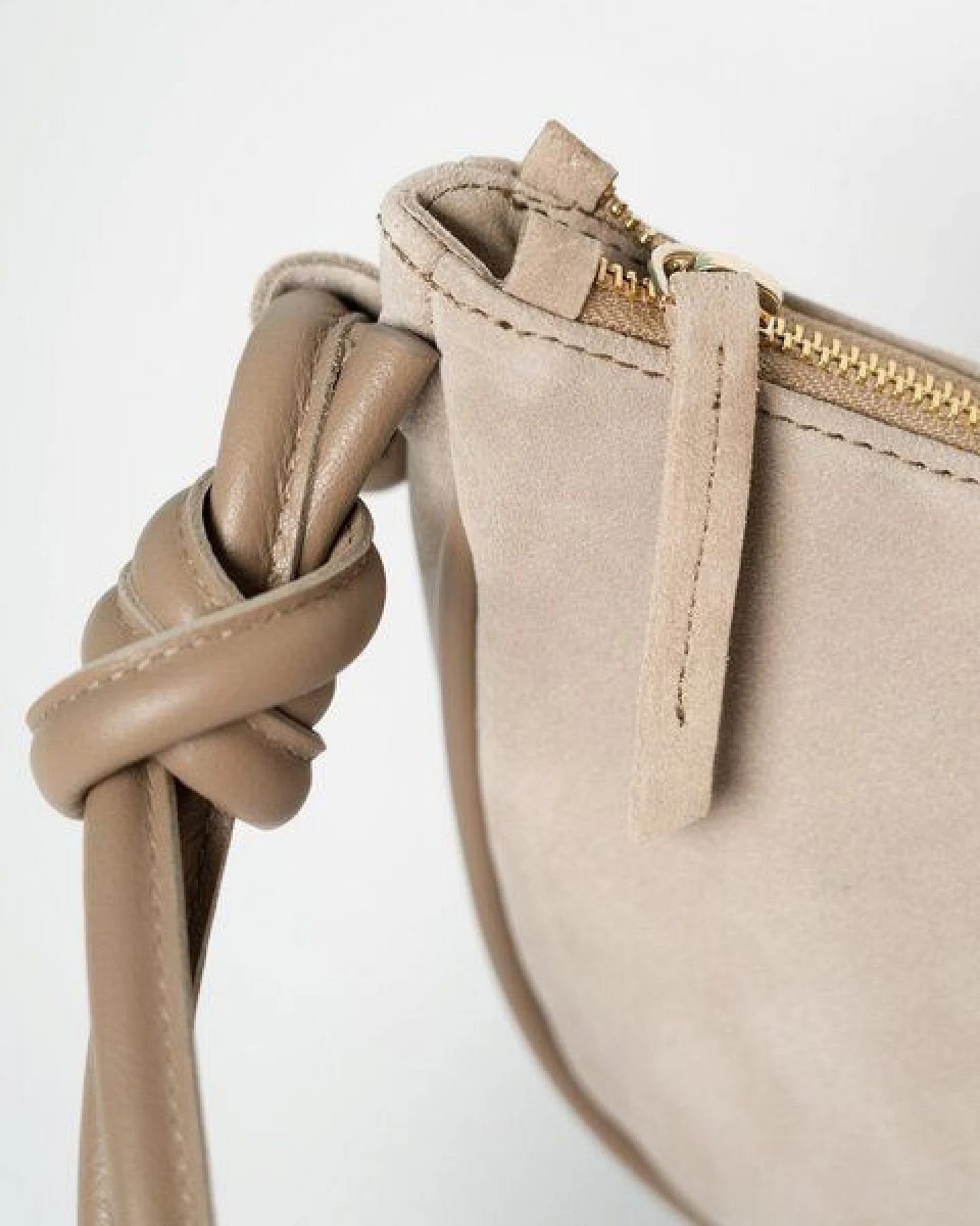 ann kurz Mini Half Moon – kleine Halbmond-Schultertasche aus Leder – Ansicht 2
