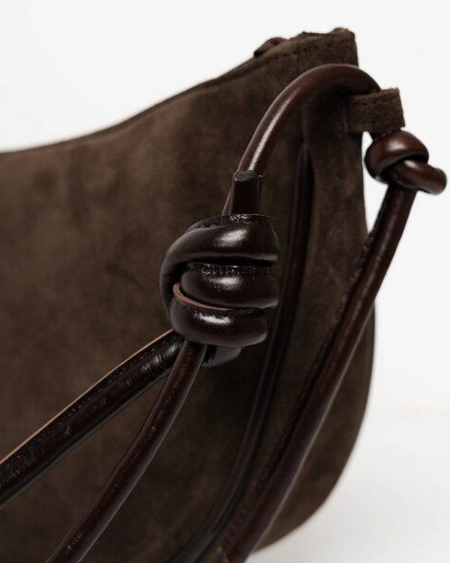 ann kurz Mini Half Moon – kleine Halbmond-Schultertasche aus Leder – Ansicht 2