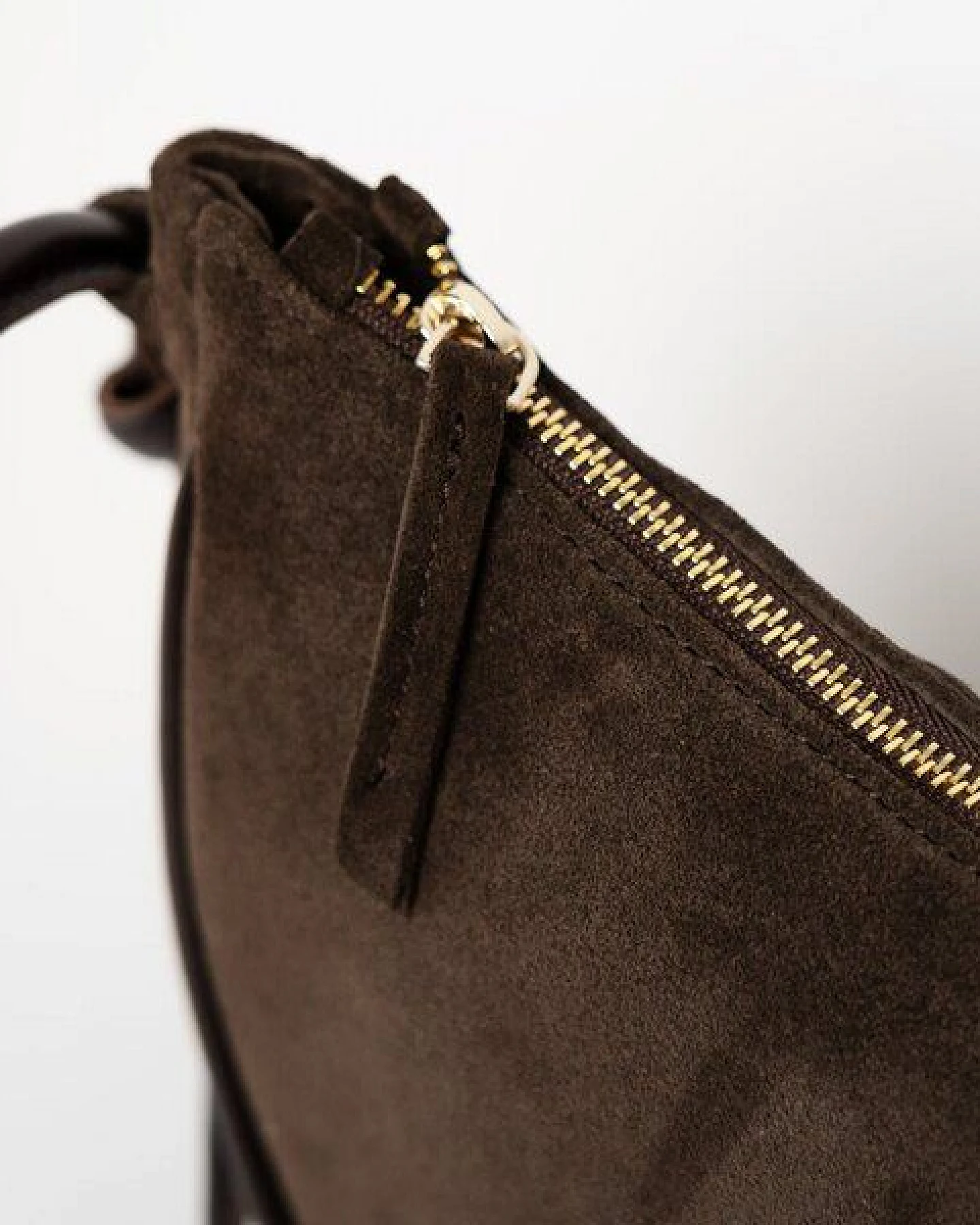 ann kurz Mini Half Moon – kleine Halbmond-Schultertasche aus Leder – Ansicht 3