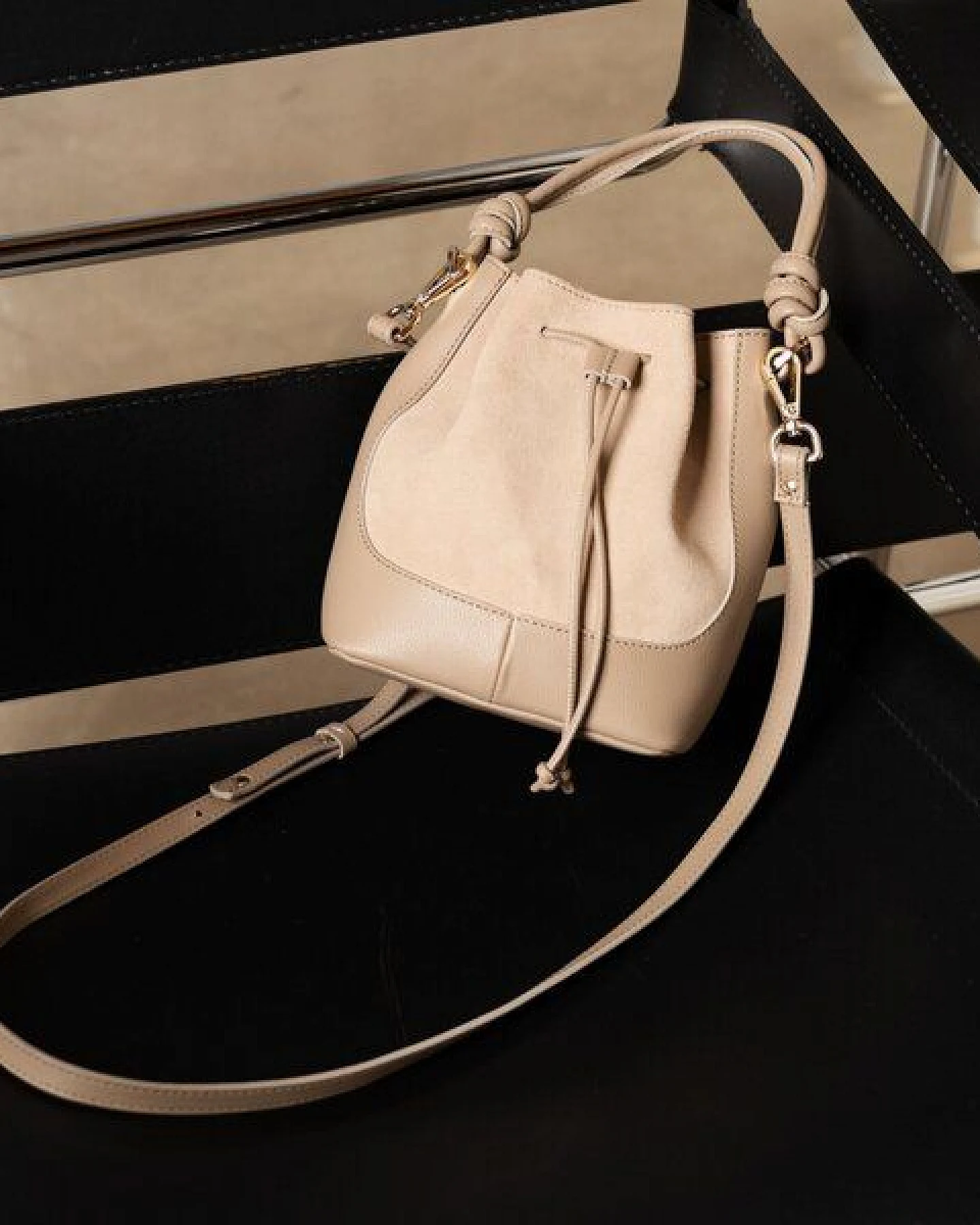 ann kurz Mini Saku – kleine Beuteltasche aus Leder – Ansicht 2