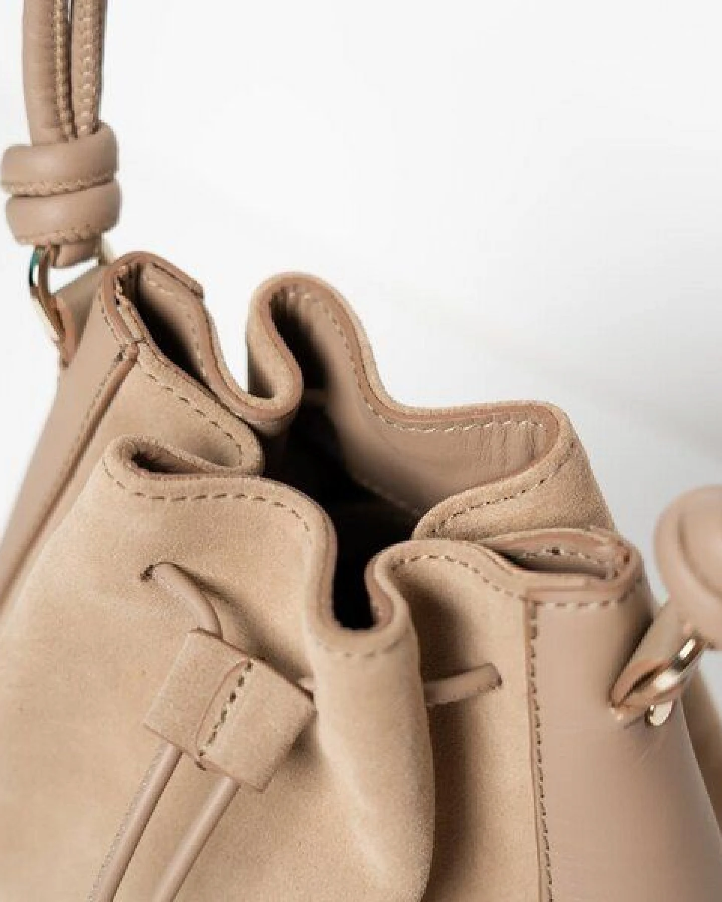 ann kurz Mini Saku – kleine Beuteltasche aus Leder – Ansicht 3