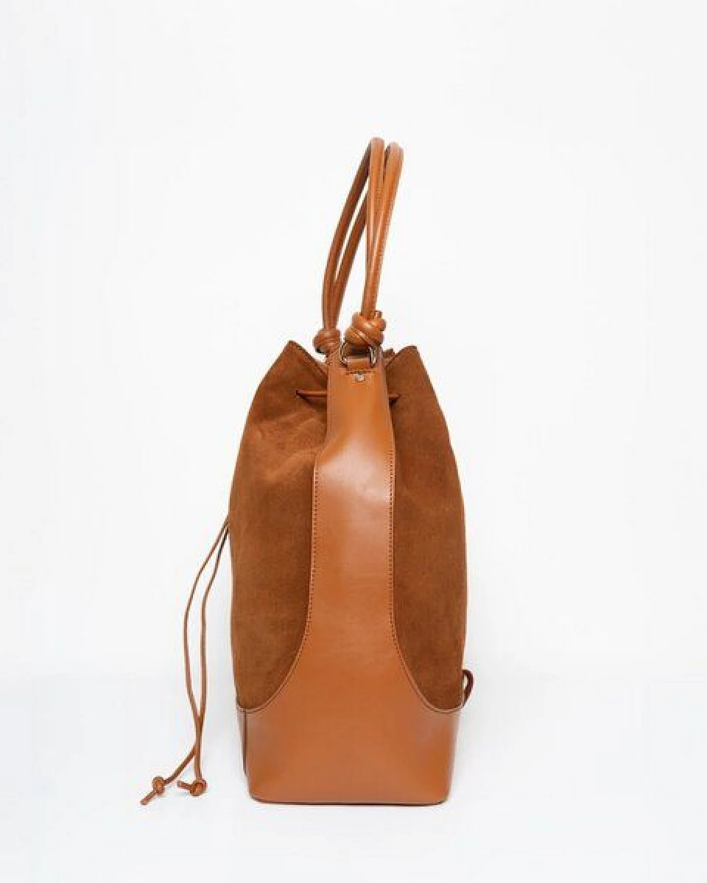 ann kurz Tall Saku – große Beuteltasche und Rucksack aus Leder – Ansicht 3