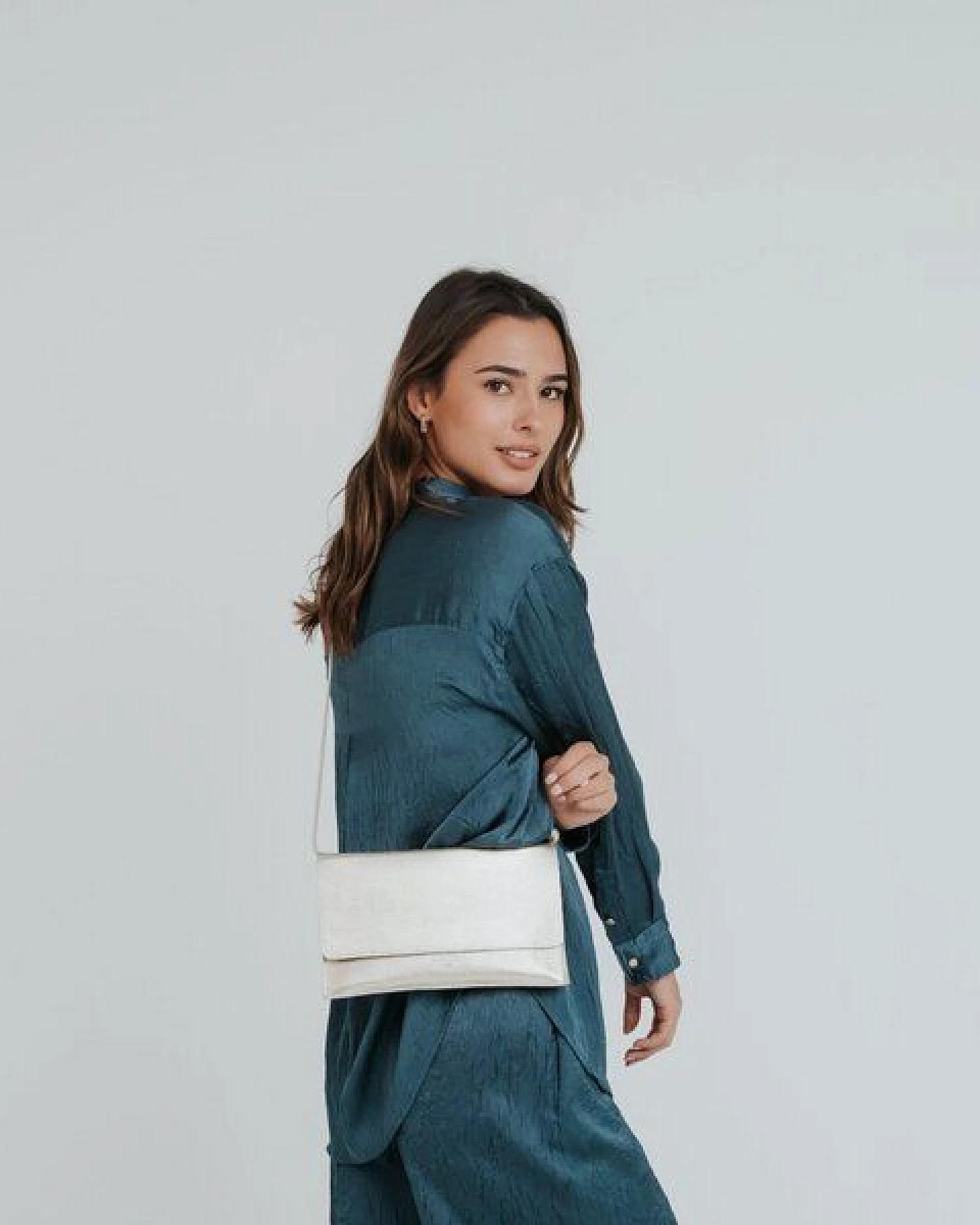 ann kurz Thin Clutch – flache Clutch aus Leder – Ansicht 4