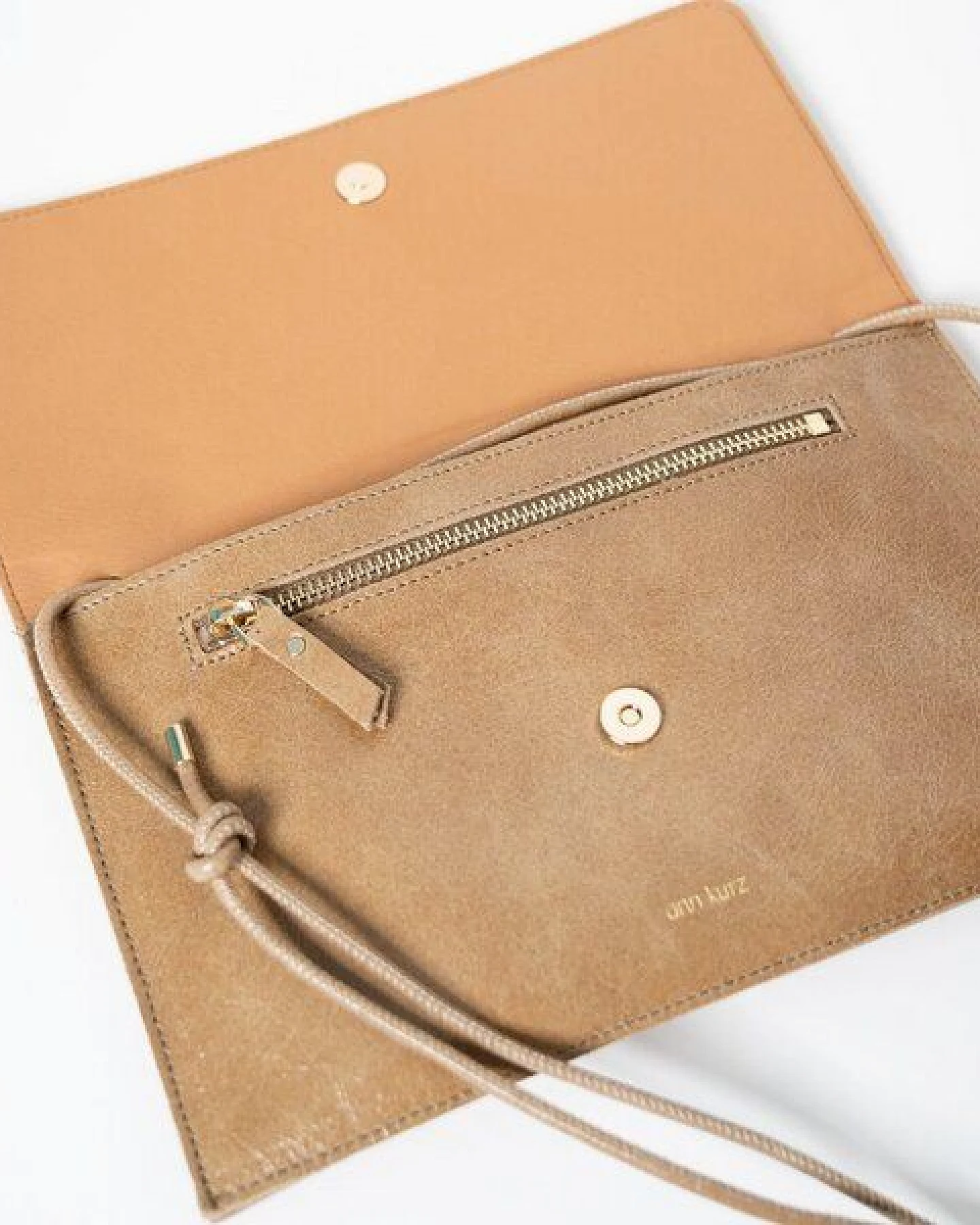 ann kurz Thin Clutch – flache Clutch aus Leder – Ansicht 2
