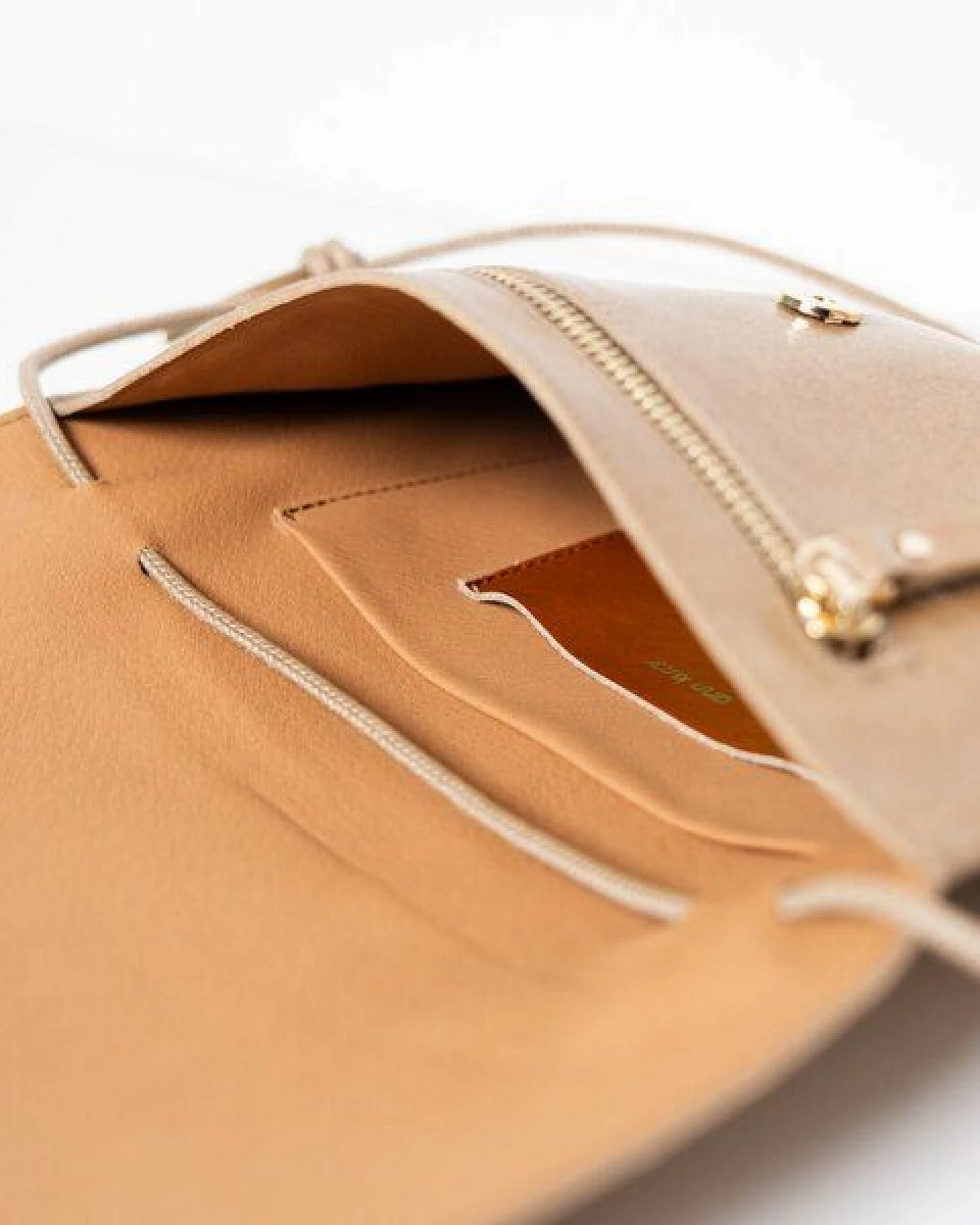 ann kurz Thin Clutch – flache Clutch aus Leder – Ansicht 3