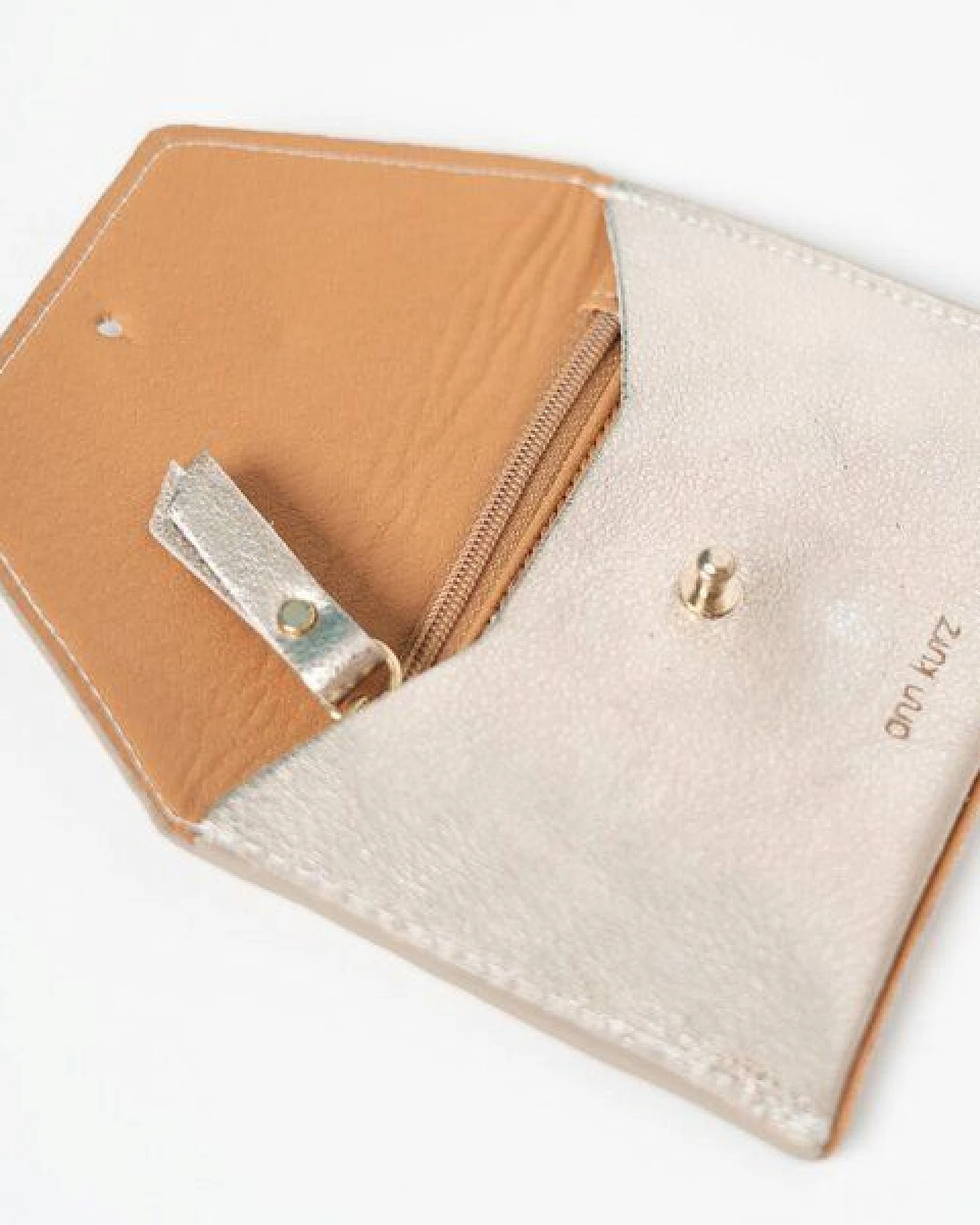 ann kurz Tiny Envelope – kleines Portemonnaie aus Leder – Ansicht 2